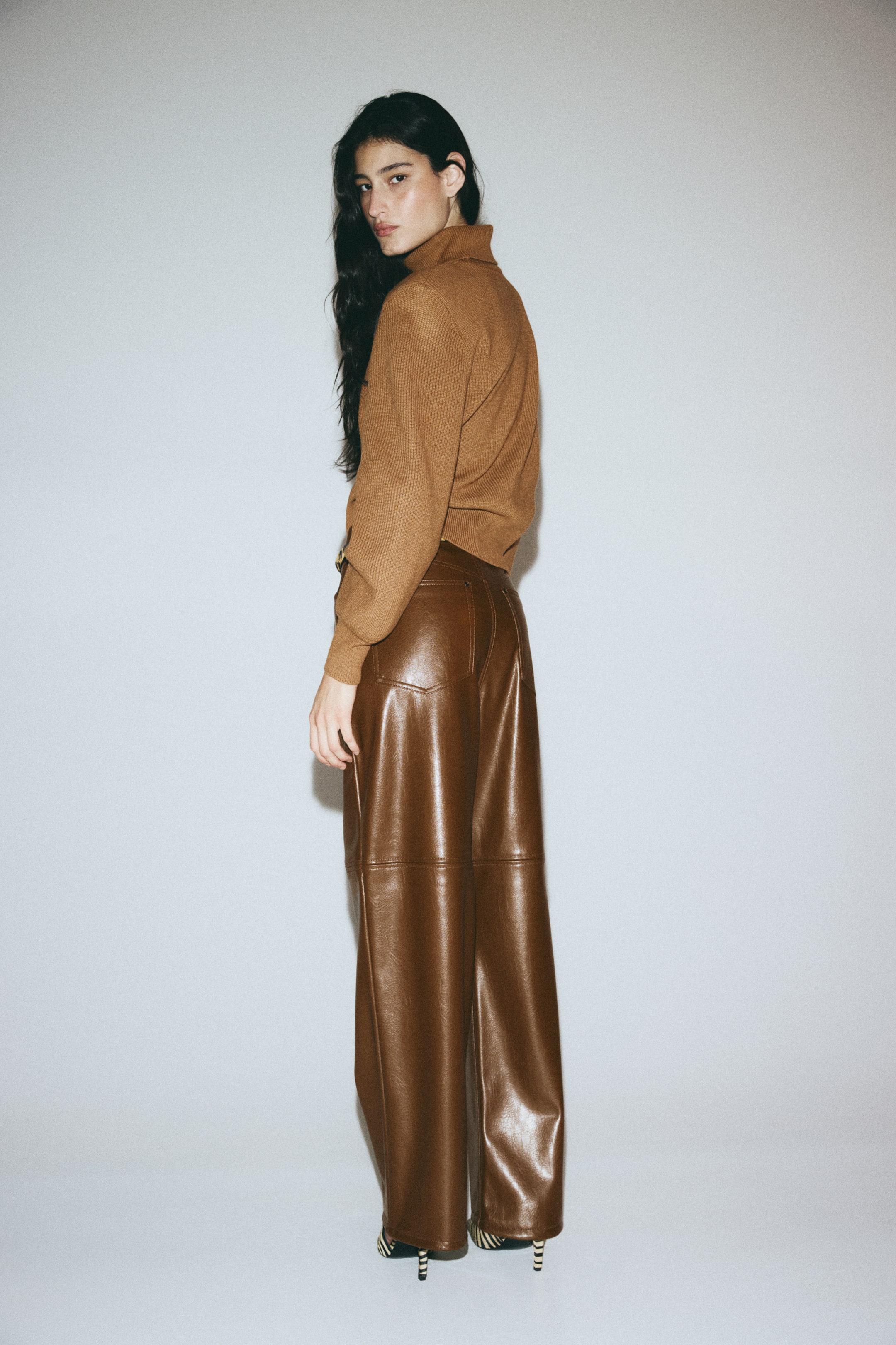 View larger image: Shoulder-pad jumper - Brown - Ladies | H&M IN 3