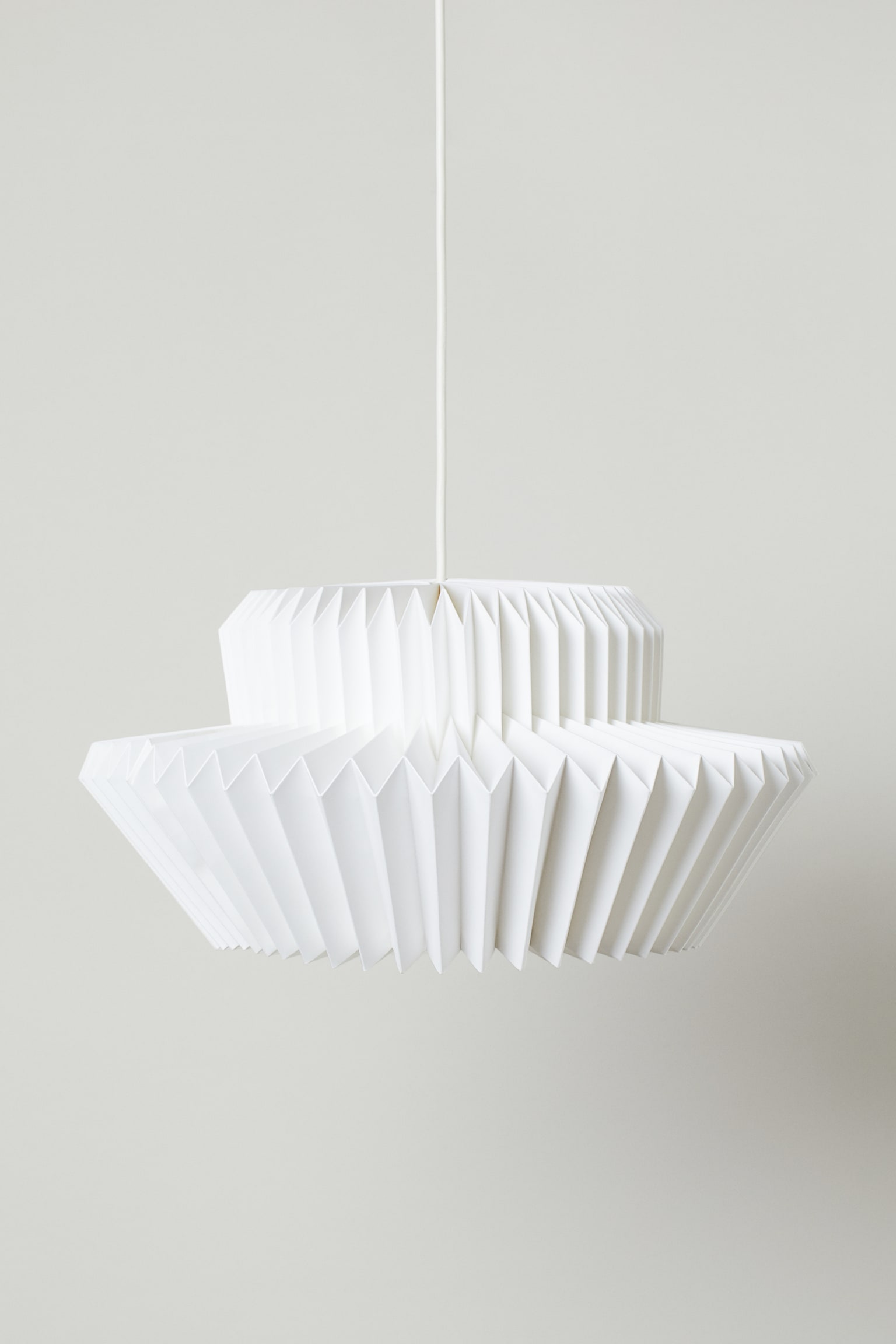 Pleated paper pendant lamp - White - 1