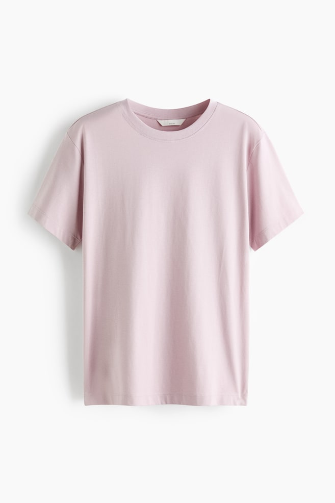 A light pinkish-lilac T-shirt is shown from the front, featuring a ribbed crew neck, short sleeves and a straight hem. The garment has a regular fit with a clean, smooth texture. - 1