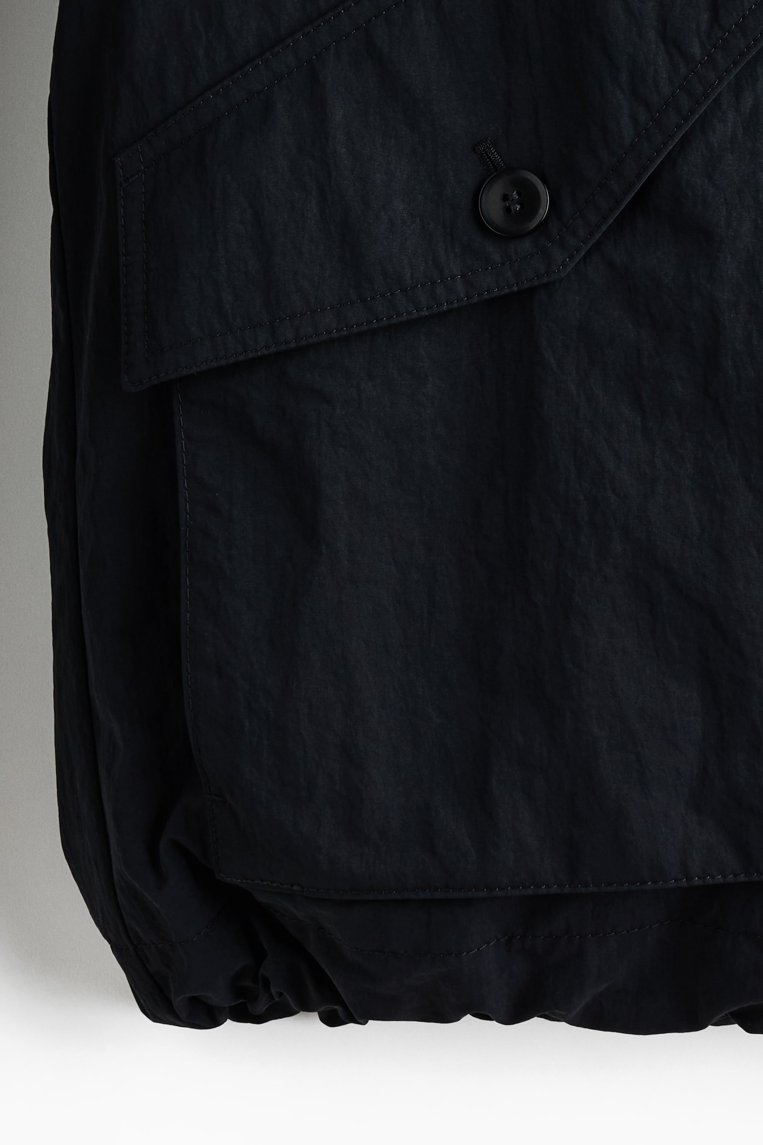 Мужская куртка H&M Hooded Nylon Windbreaker, цвет: Чёрный — фото 7
