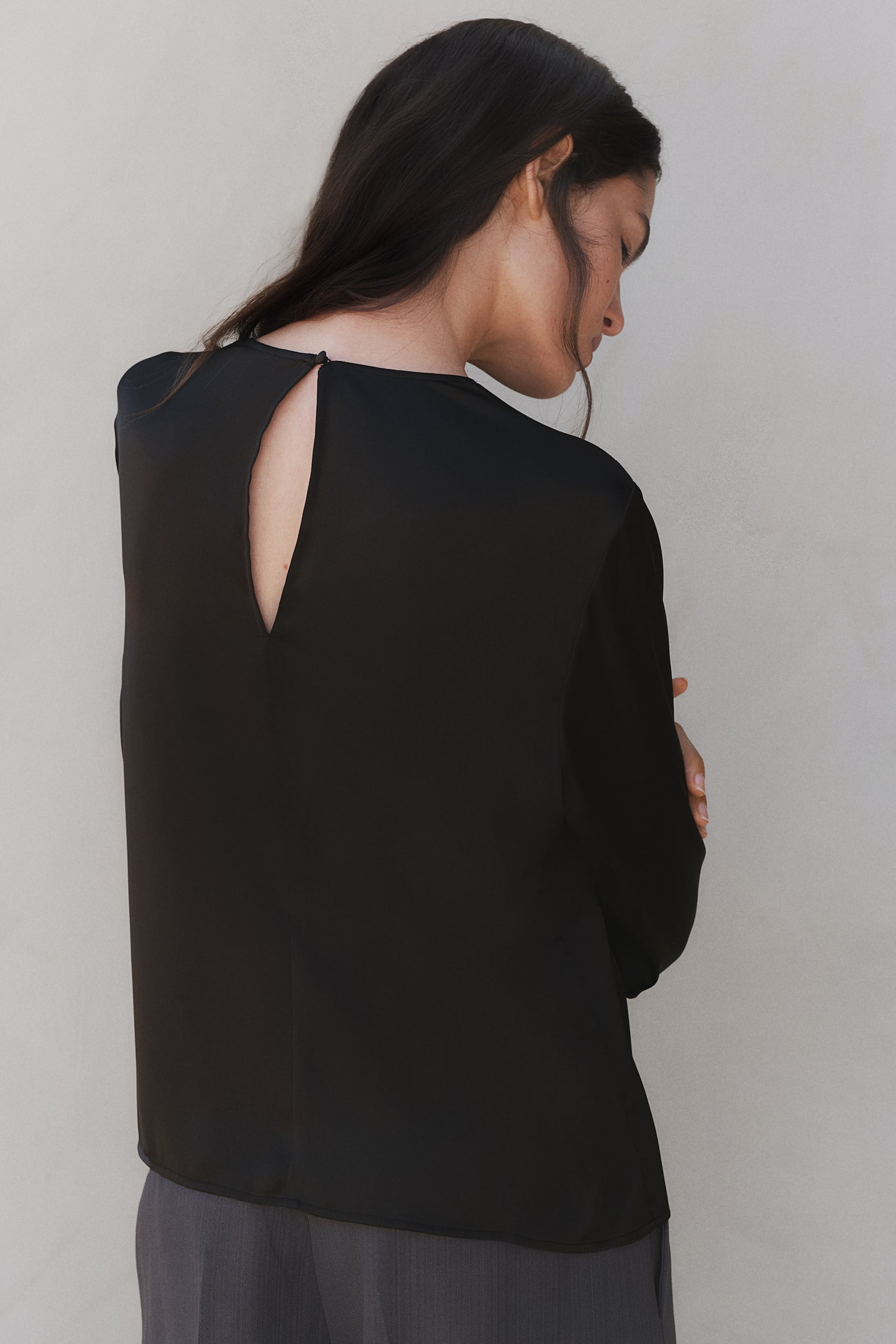 Pleat-detail satin blouse - Black/Cream - 3