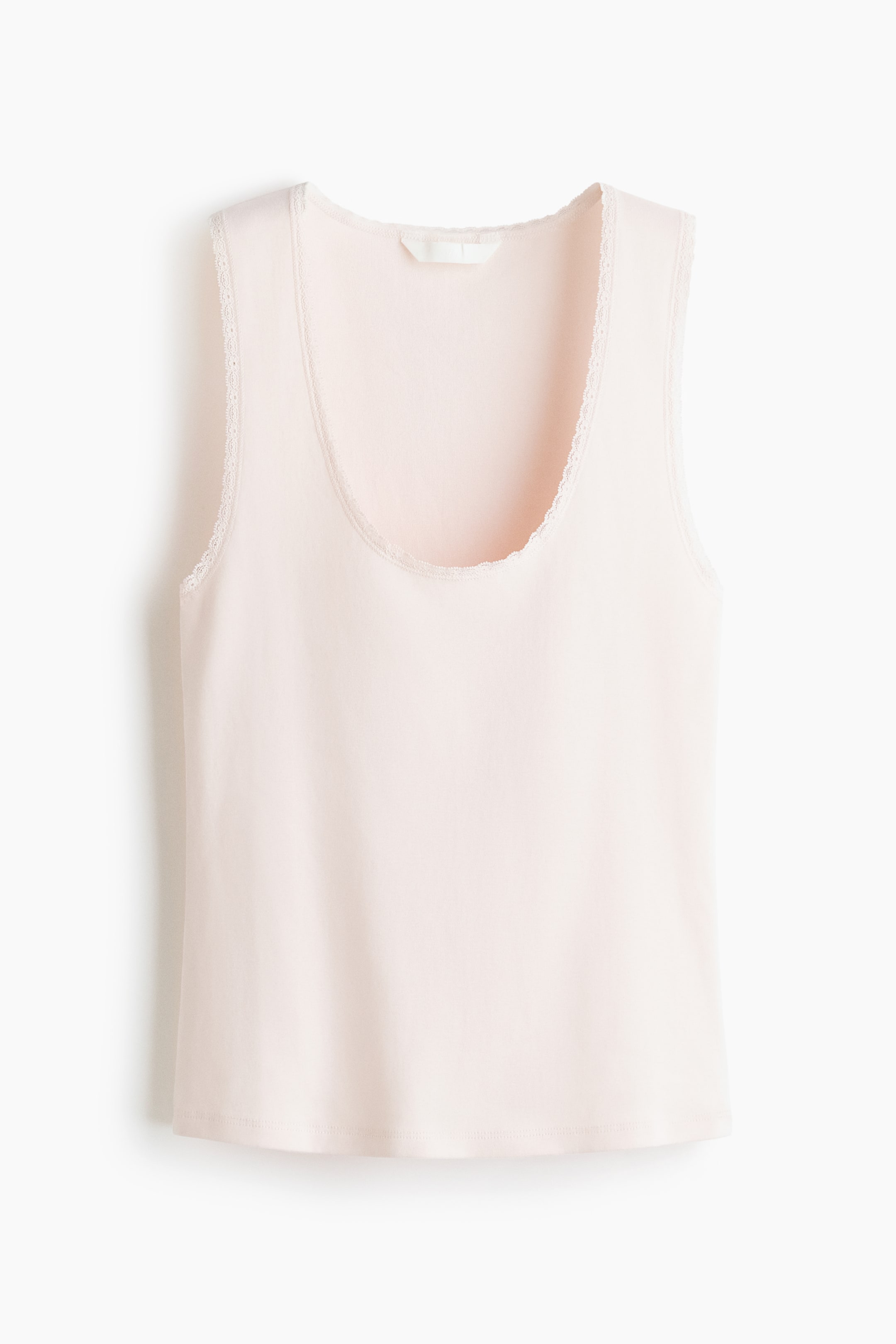 Xem ảnh lớn hơn: Áo tank top màu hồng nhạt có thiết kế cổ tròn và viền ren trắng tinh tế ở cổ áo và nách. Một nhãn trắng đơn giản có thể nhìn thấy ở phía sau cổ áo.