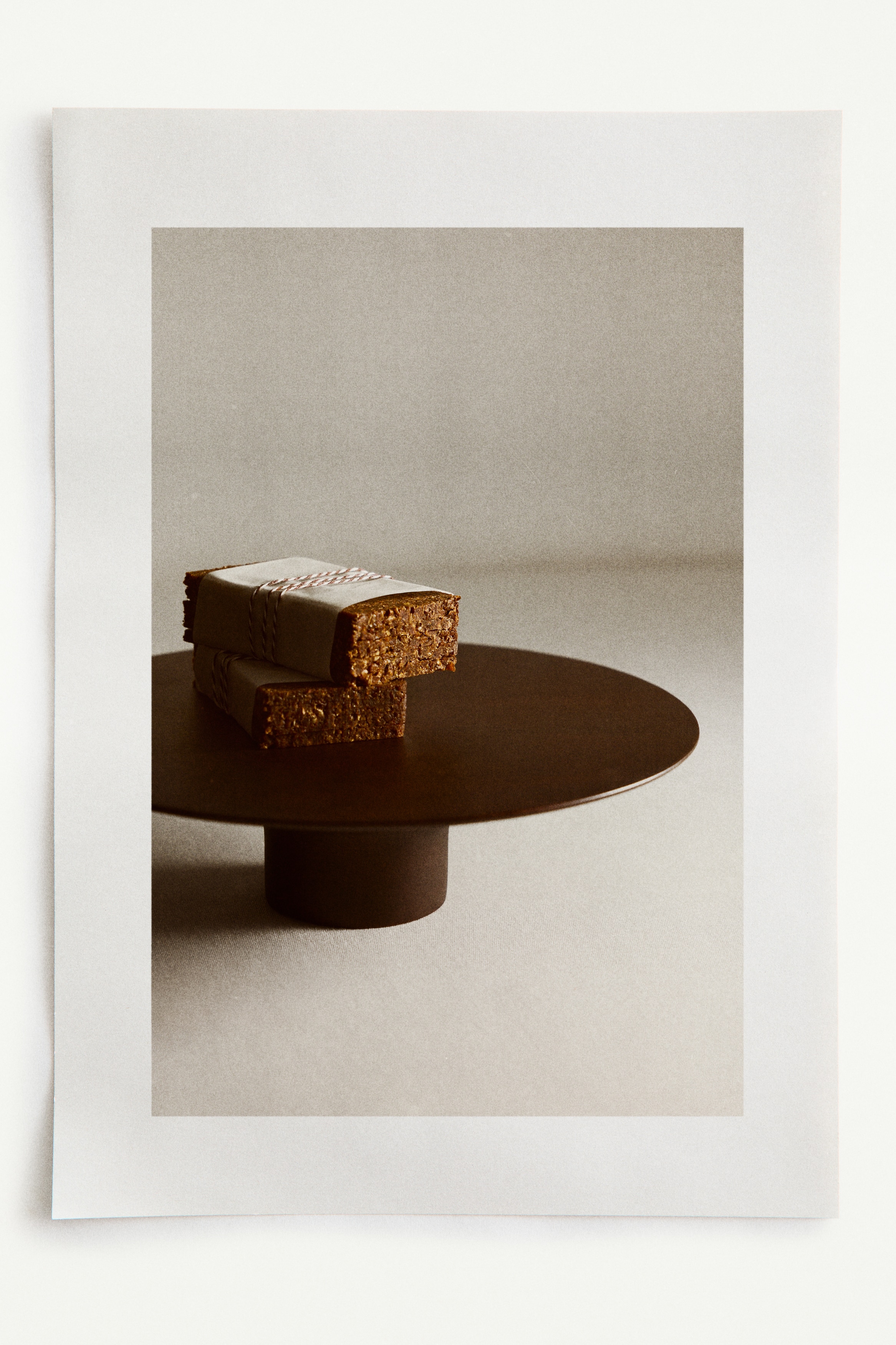 Assiette de service sur pied - Marron foncé