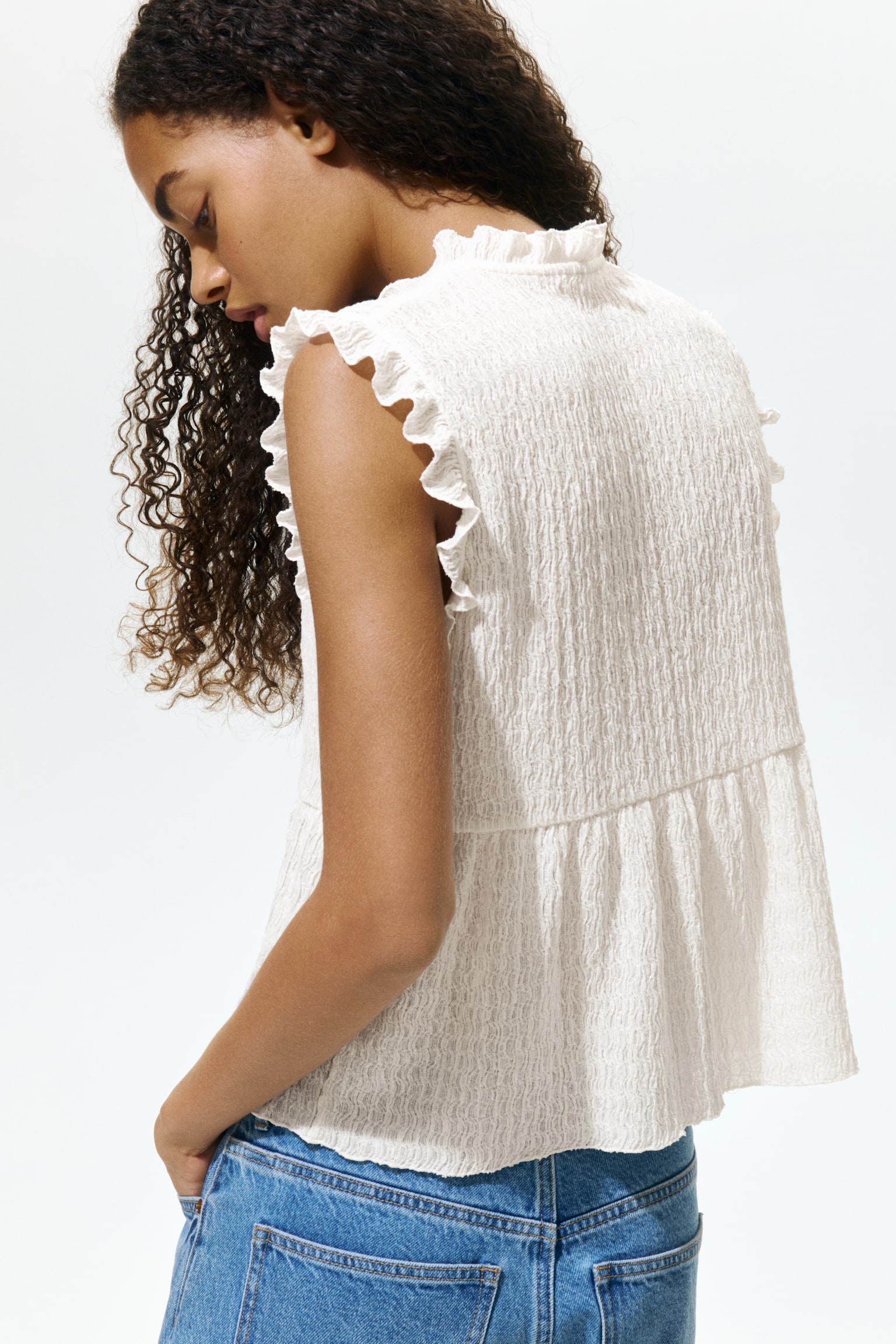Женский топ H&M Ruffle-Trimmed Tie-Detail Top, цвет: Кремовый — фото 4