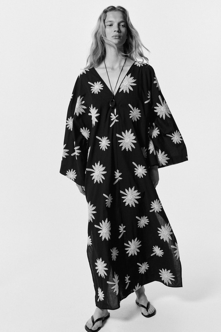 Kaftan haljina sa vezenim motivima