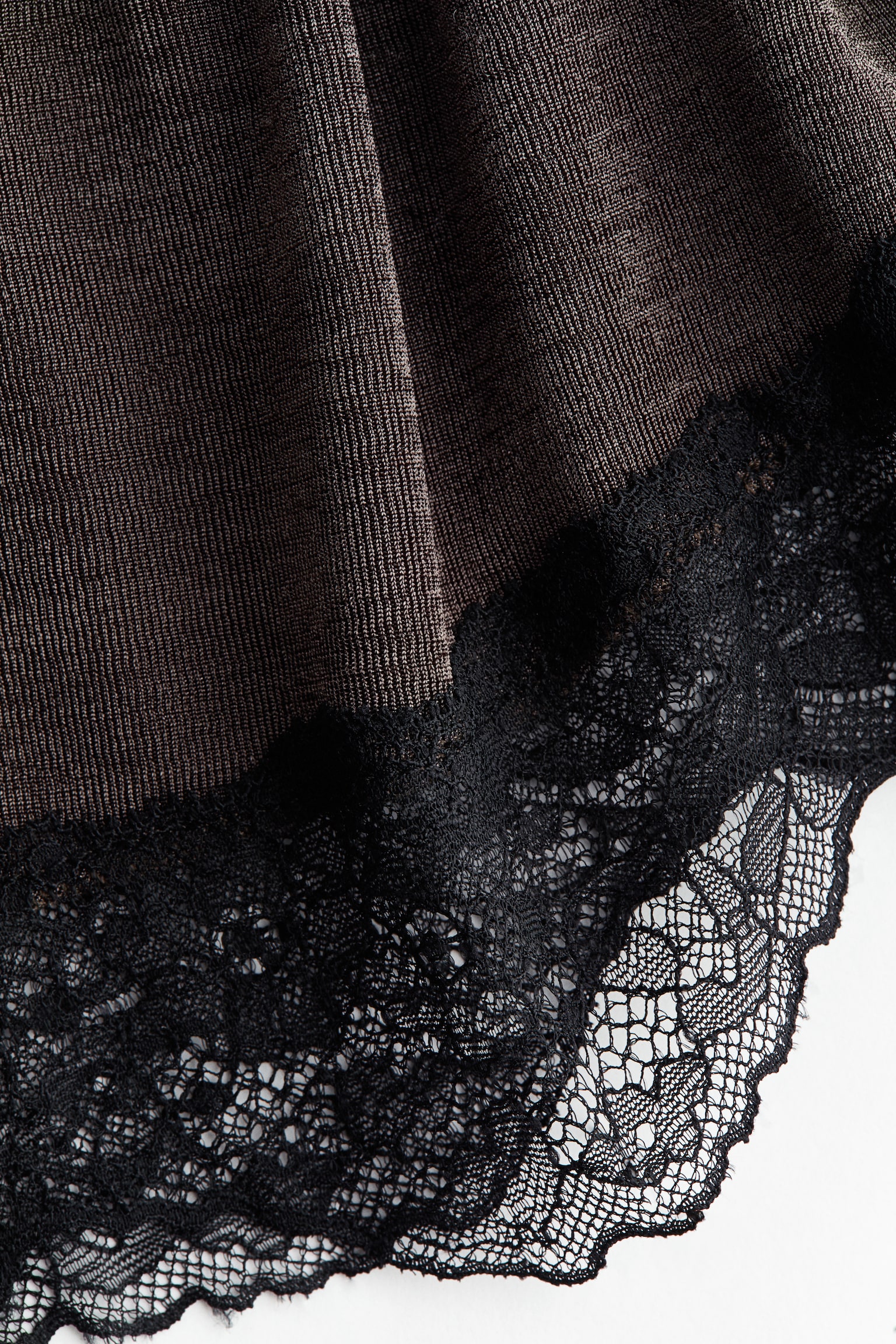 Женские шорты H&M Shiny Lace-Trimmed, цвет: Серо-коричневый / Чёрный — фото 5