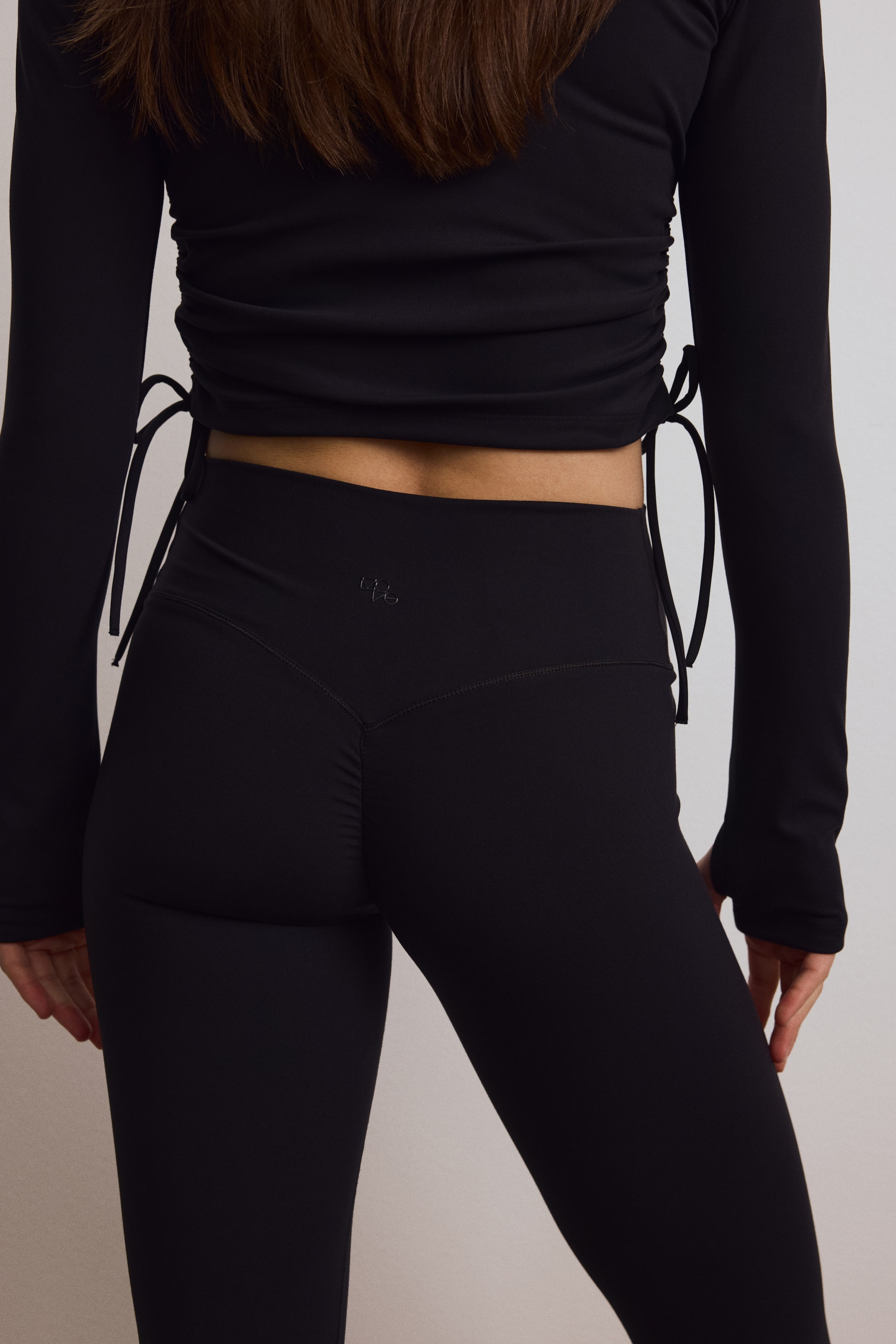 이미지 확대 보기: 셔링 디테일 스포츠 레깅스 - 블랙 - 여성 | H&M KR 4