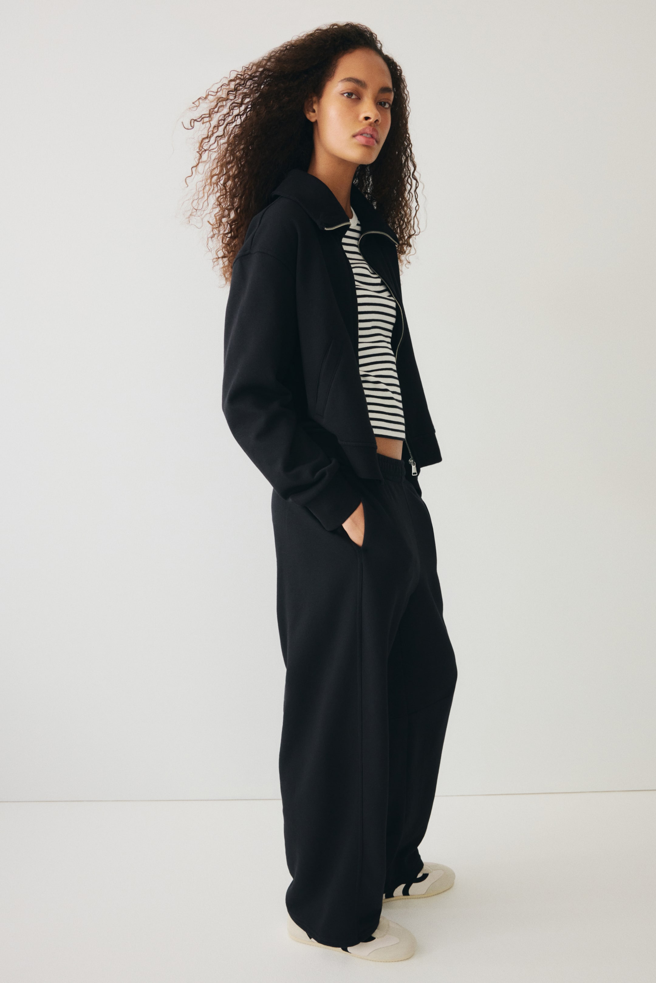 View larger image: 2-Piece Sweatsuit - Black - Ladies | H&M US 4