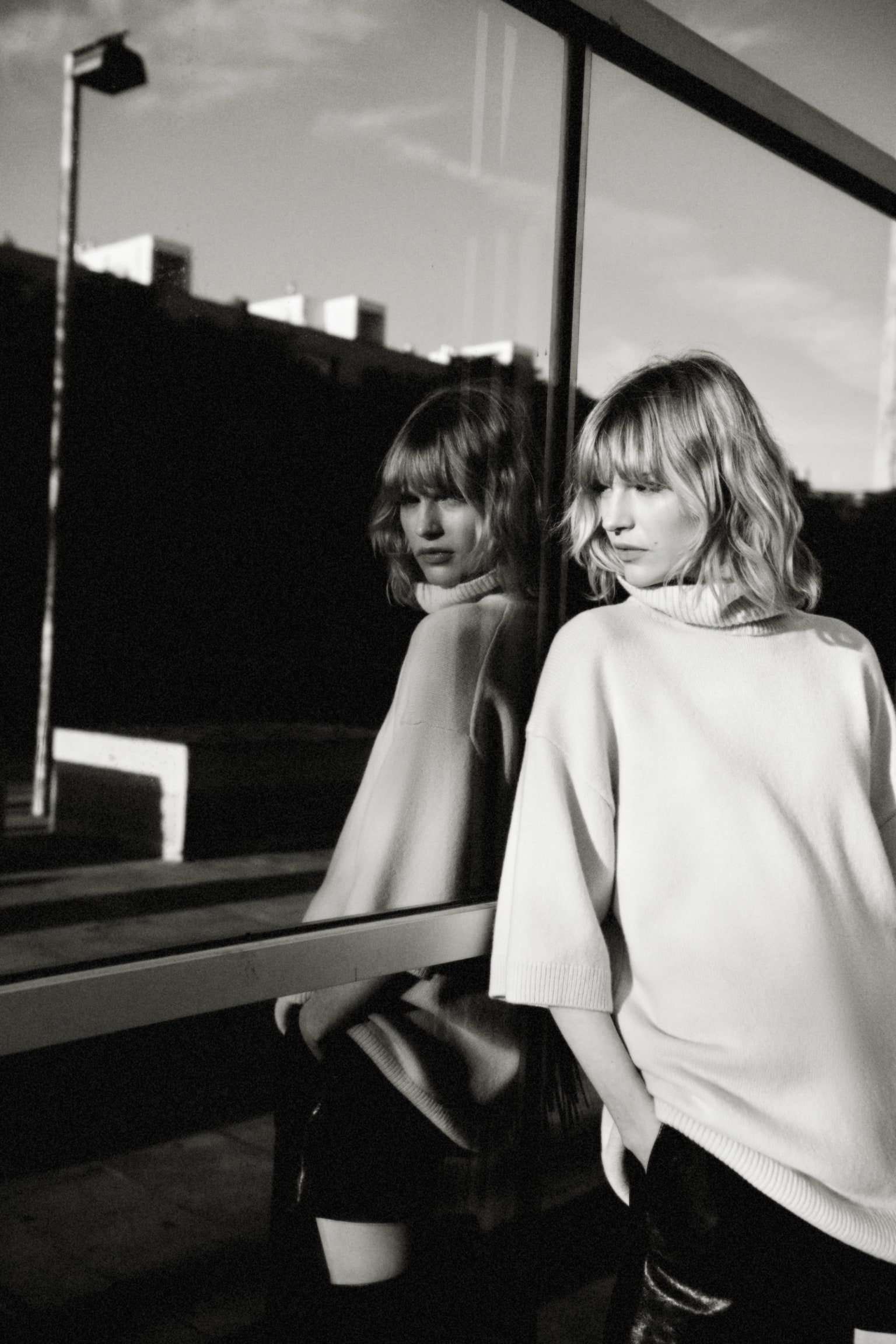 Roll-neck wool jumper - Light beige/Dark rust brown - 1