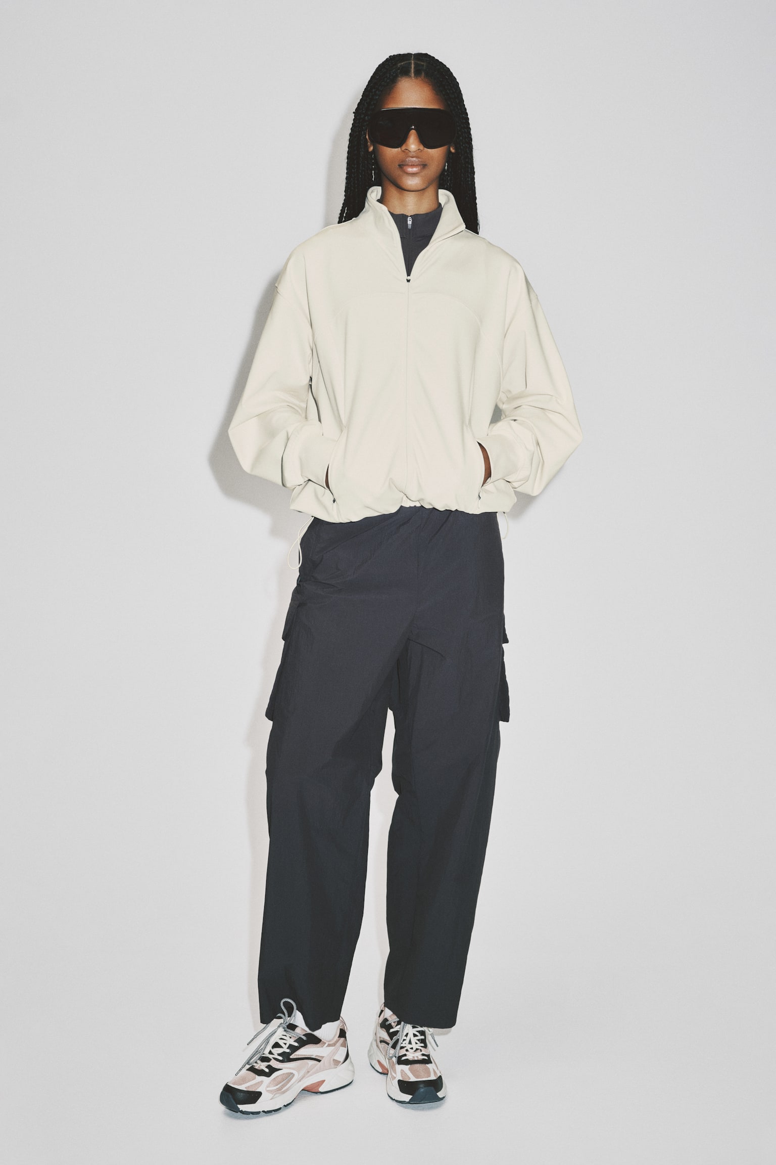Женская куртка H&M Move Sports Track Jacket with SoftMove™, цвет: Слоновая кость — фото 5