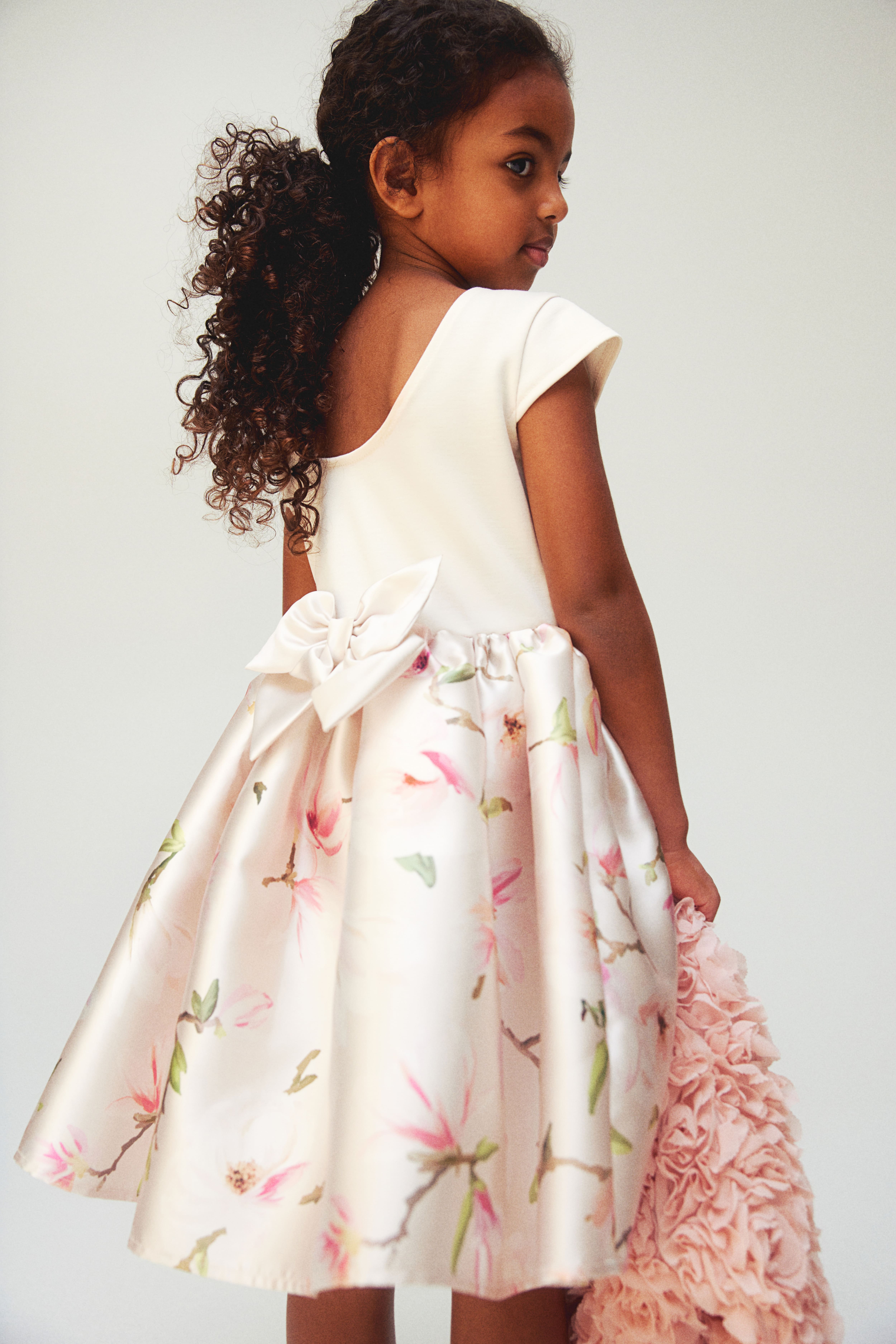 H & m kids dresses hotsell