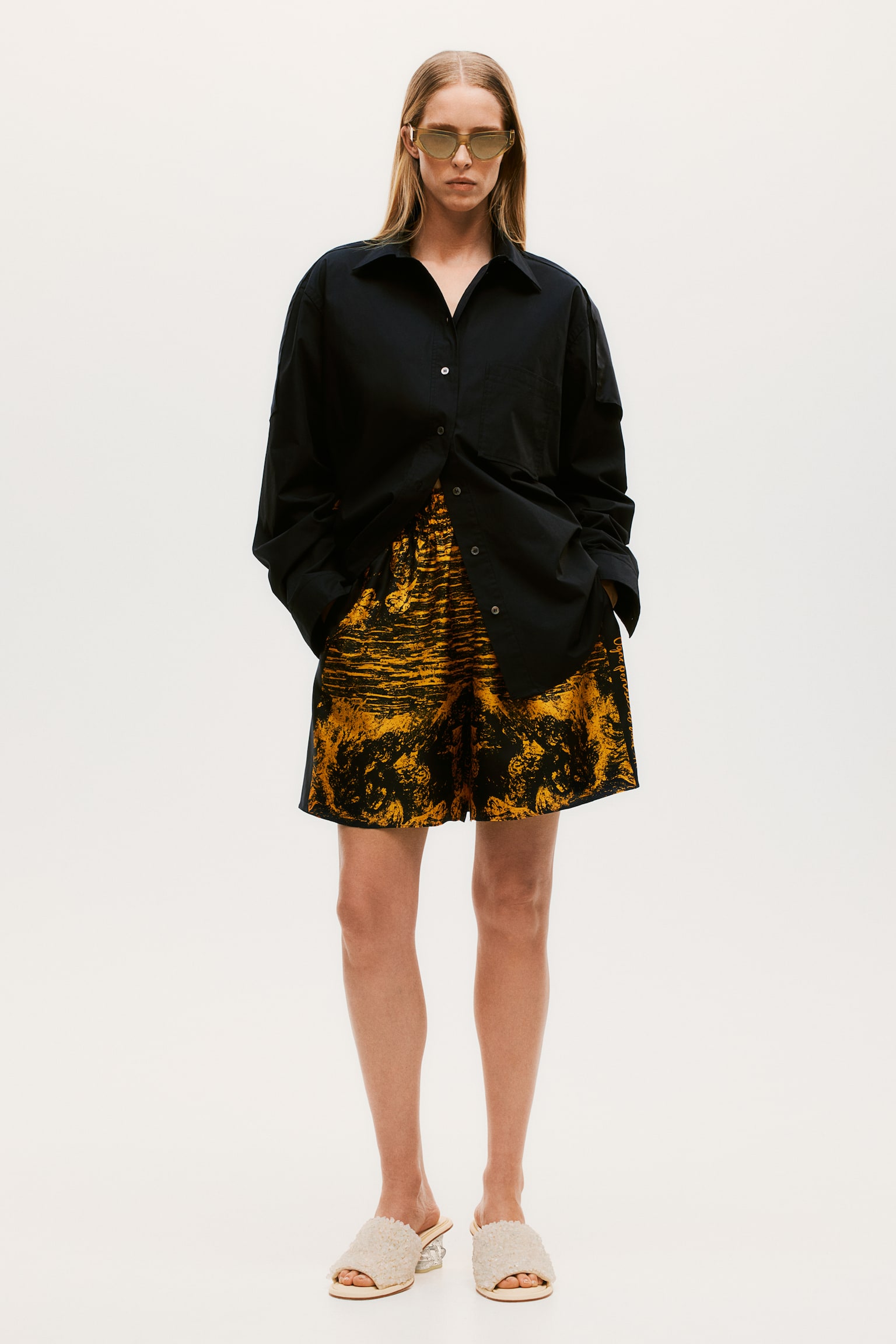 Patterned silk pull-on shorts - Black/Patterned - 6