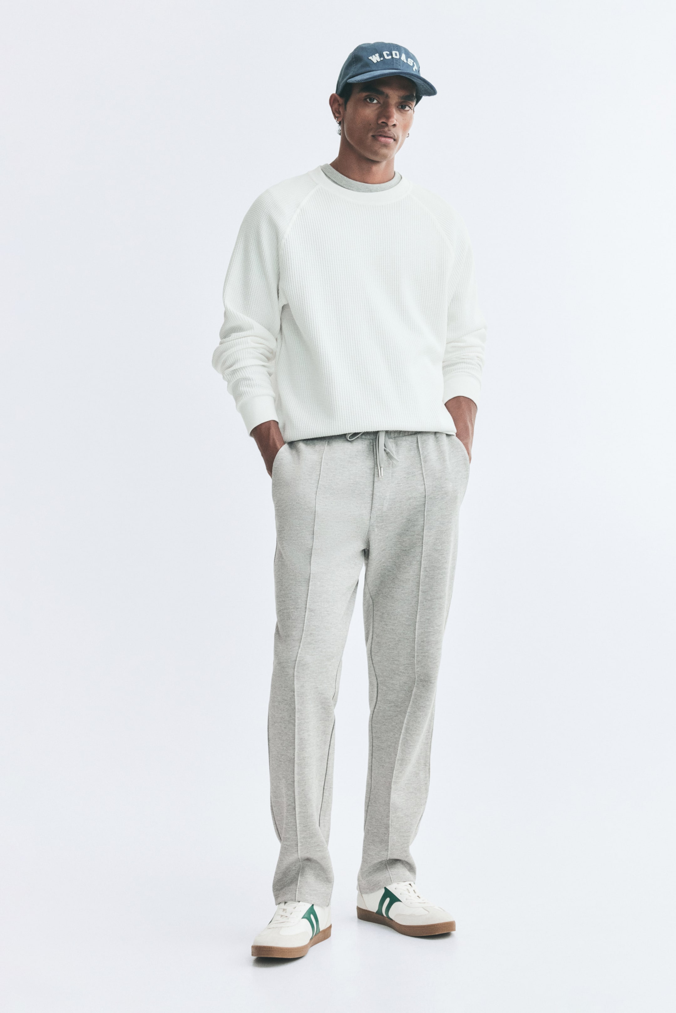 Ver imagem maior: Joggers em interlock vincados à frente Regular Fit - Cinzento claro mesclado - HOMEM | H&M PT 1