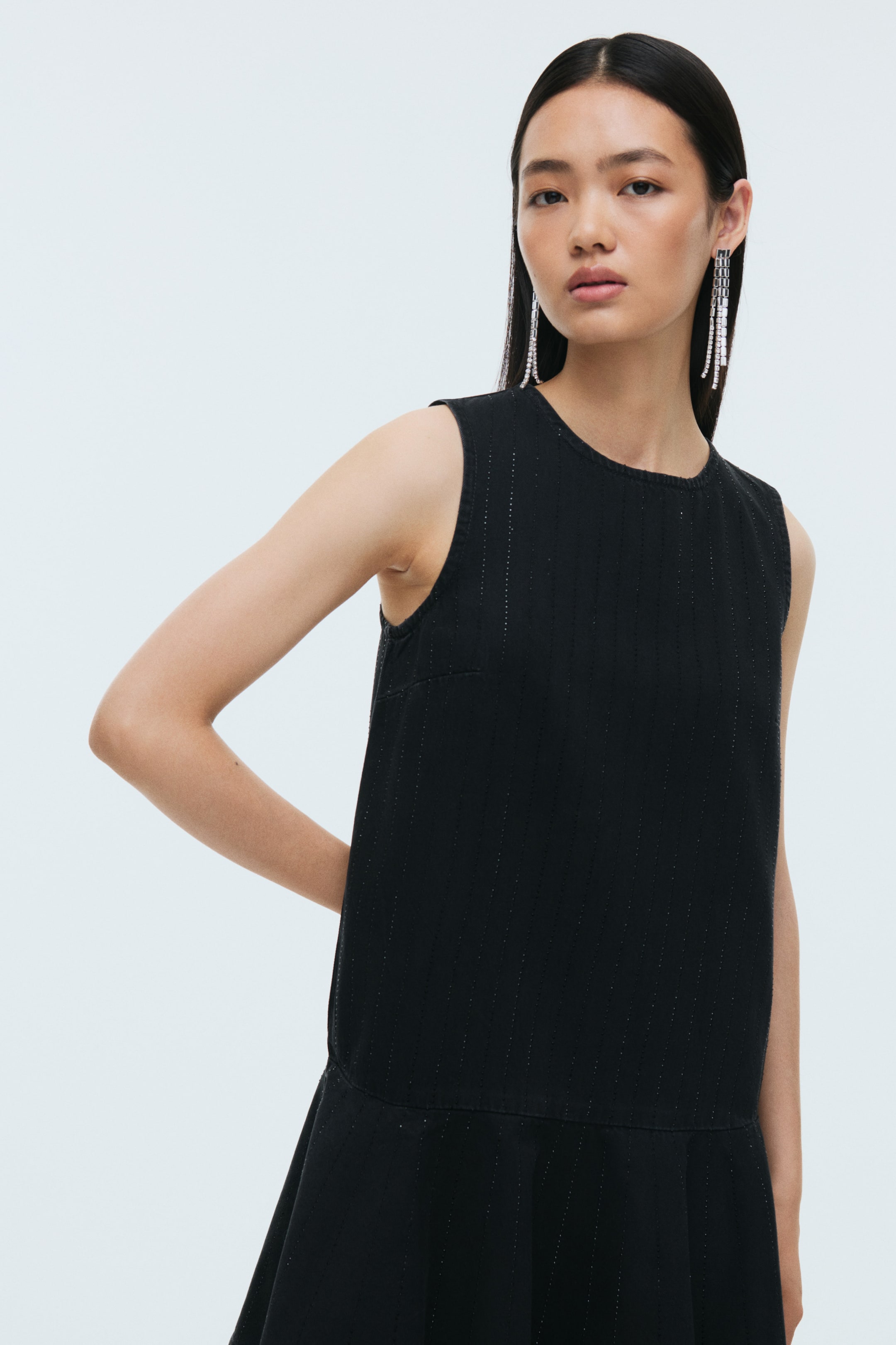 拡大画像を表示: エンベリッシュドデニムワンピース - ブラック - レディース | H&M JP 3