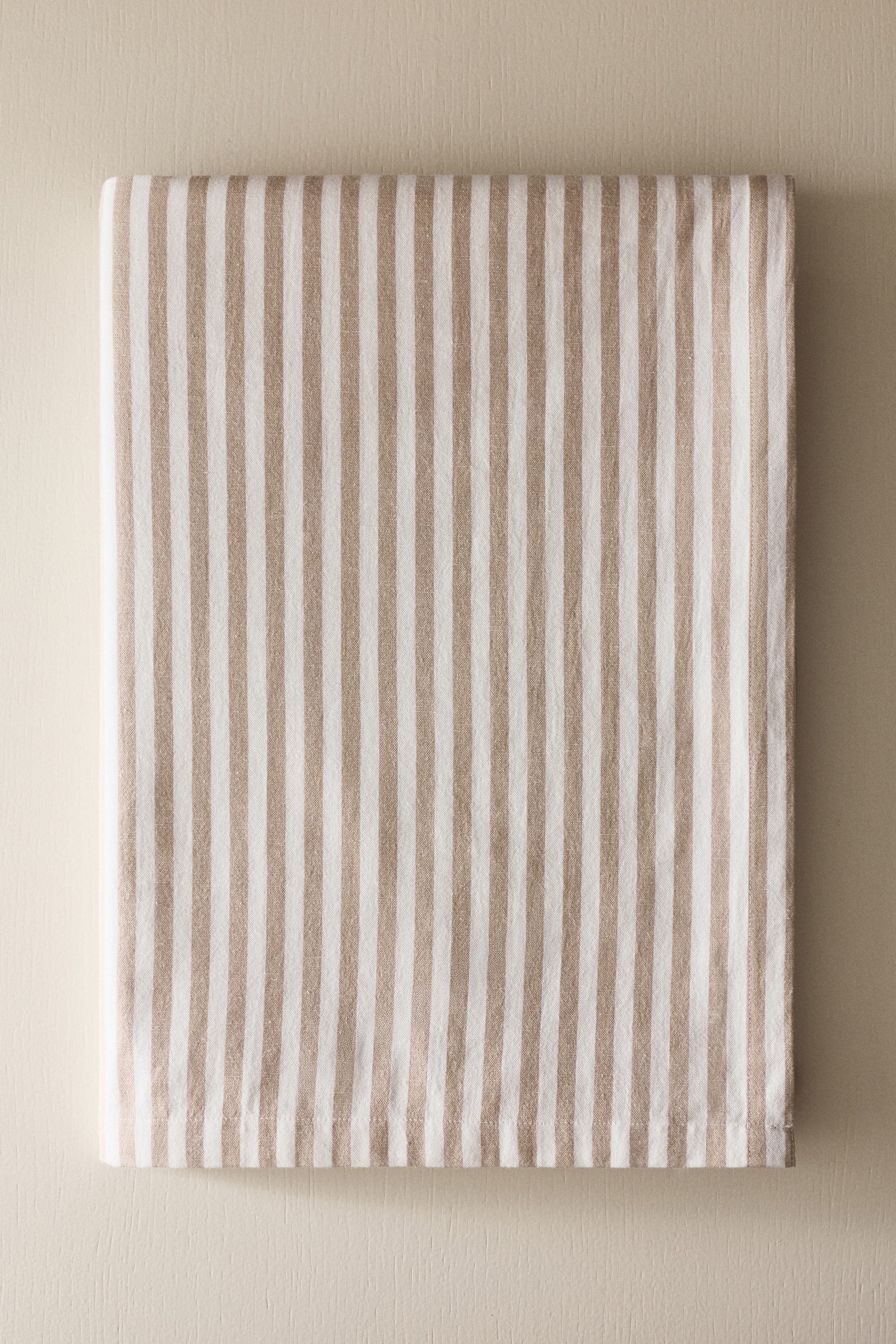 Grotere afbeelding bekijken: Tafelkleed van linnenmix - Beige/gestreept - HOME | H&M BE 1