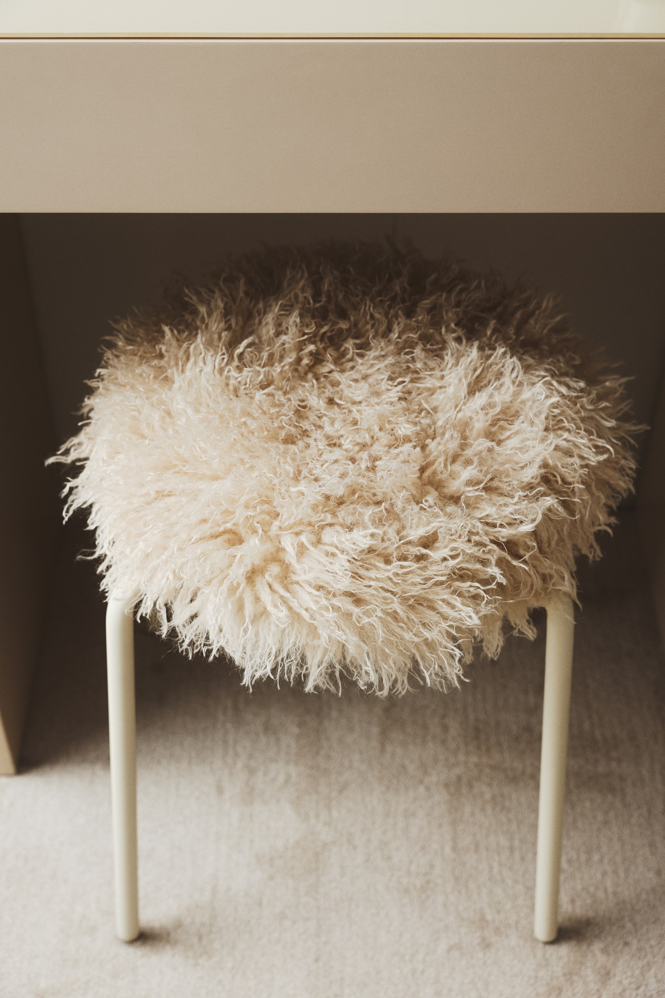 Grotere afbeelding bekijken: Fluffy kruk - Lichtbeige - HOME | H&M NL 1