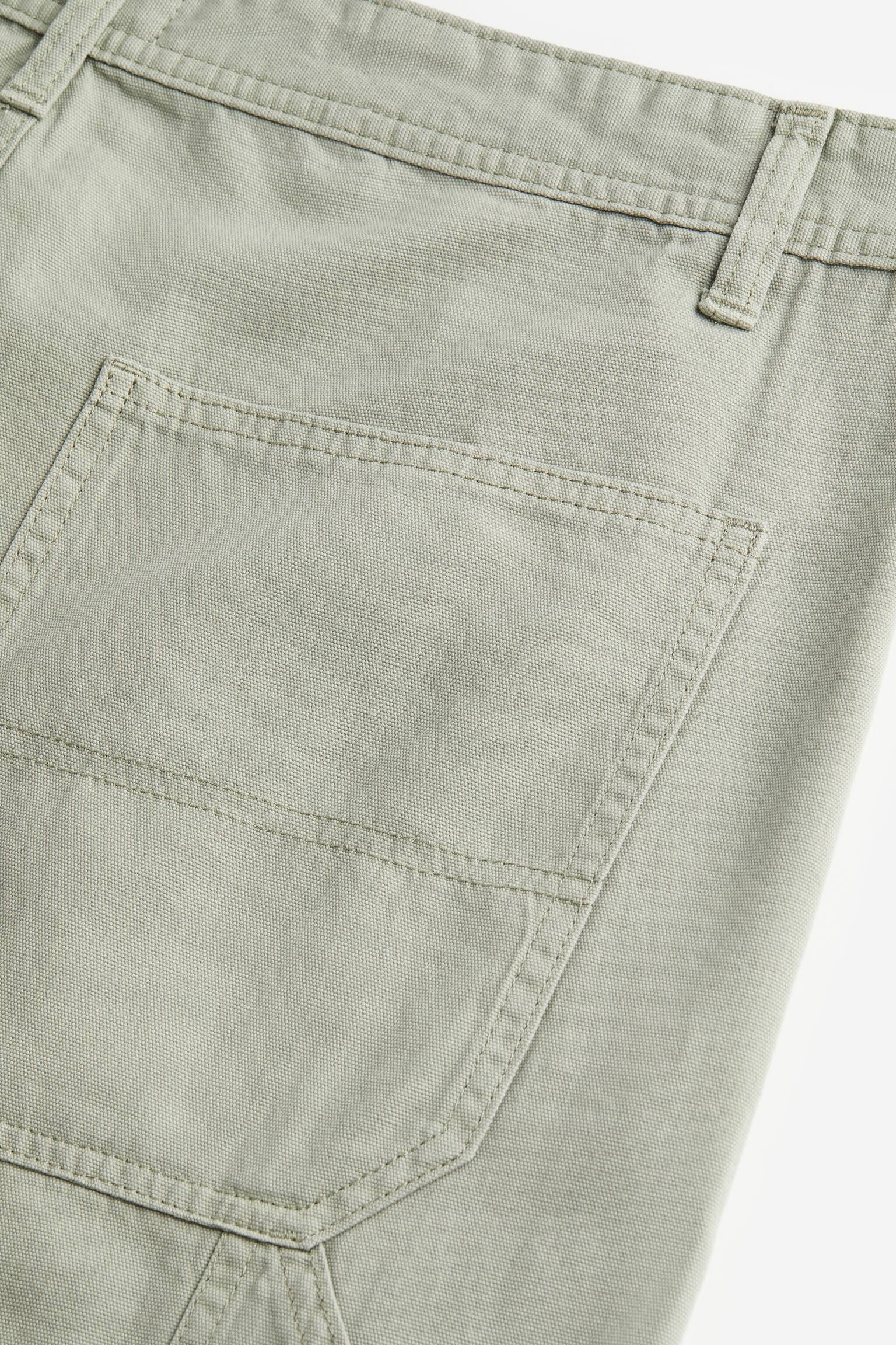 Relaxed Fit Worker shorts - Light sage green/Black/Patterned - 3