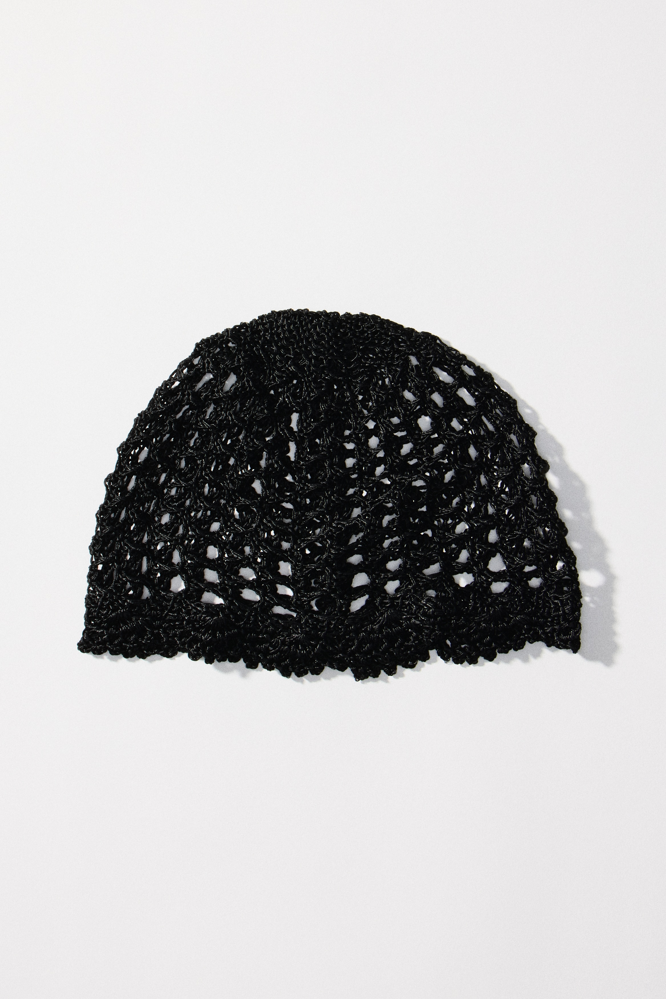Crochet-look hatModel