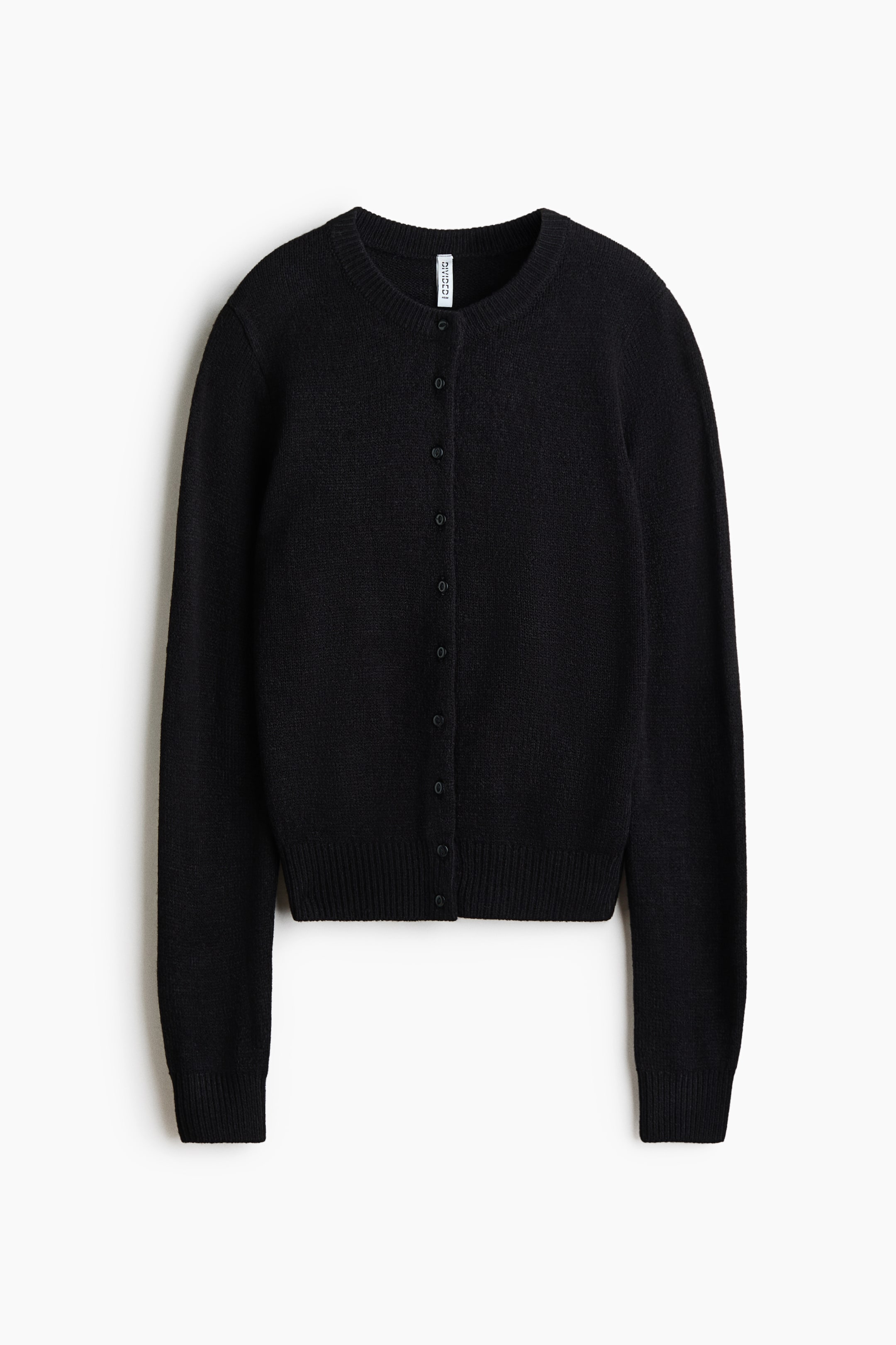 Agrandir l'image: Un cardigan noir mettant en valeur son design frontal, confectionné dans une maille douce et texturée. Il présente un col rond, une fermeture boutonnée sur le devant, des manches longues et des finitions côtelées au niveau du col, des poignets et de l'ourlet.
