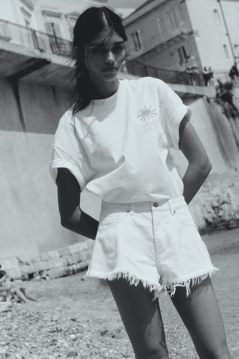 Frayed-edge denim shorts White Ladies H&M GB