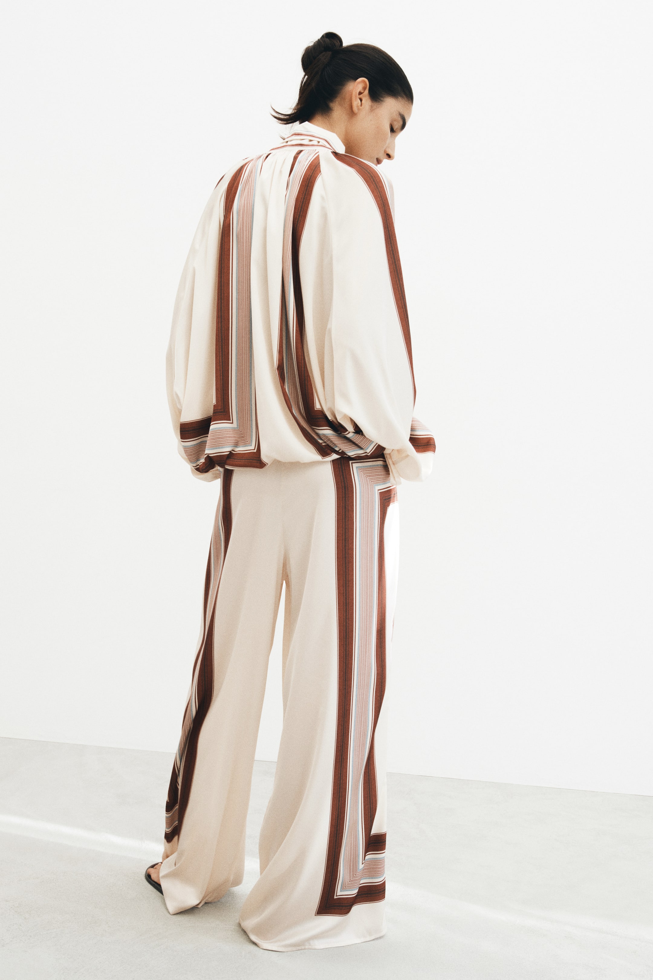 Женские брюки H&M Satin Drawstring Pants — фото 4