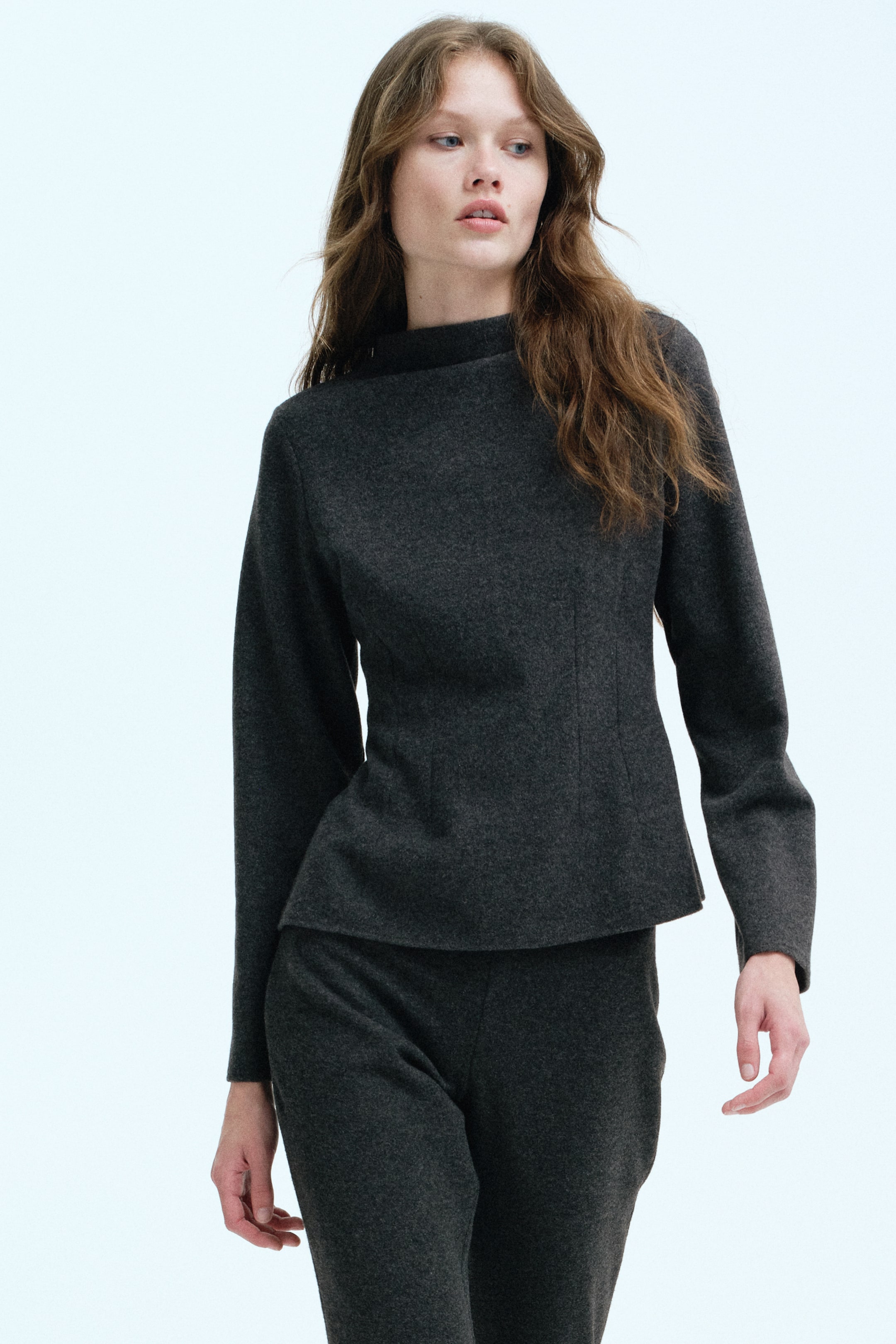 Visa större bild: Topp med intagen midja - Mörkgrå - DAM | H&M SE 1