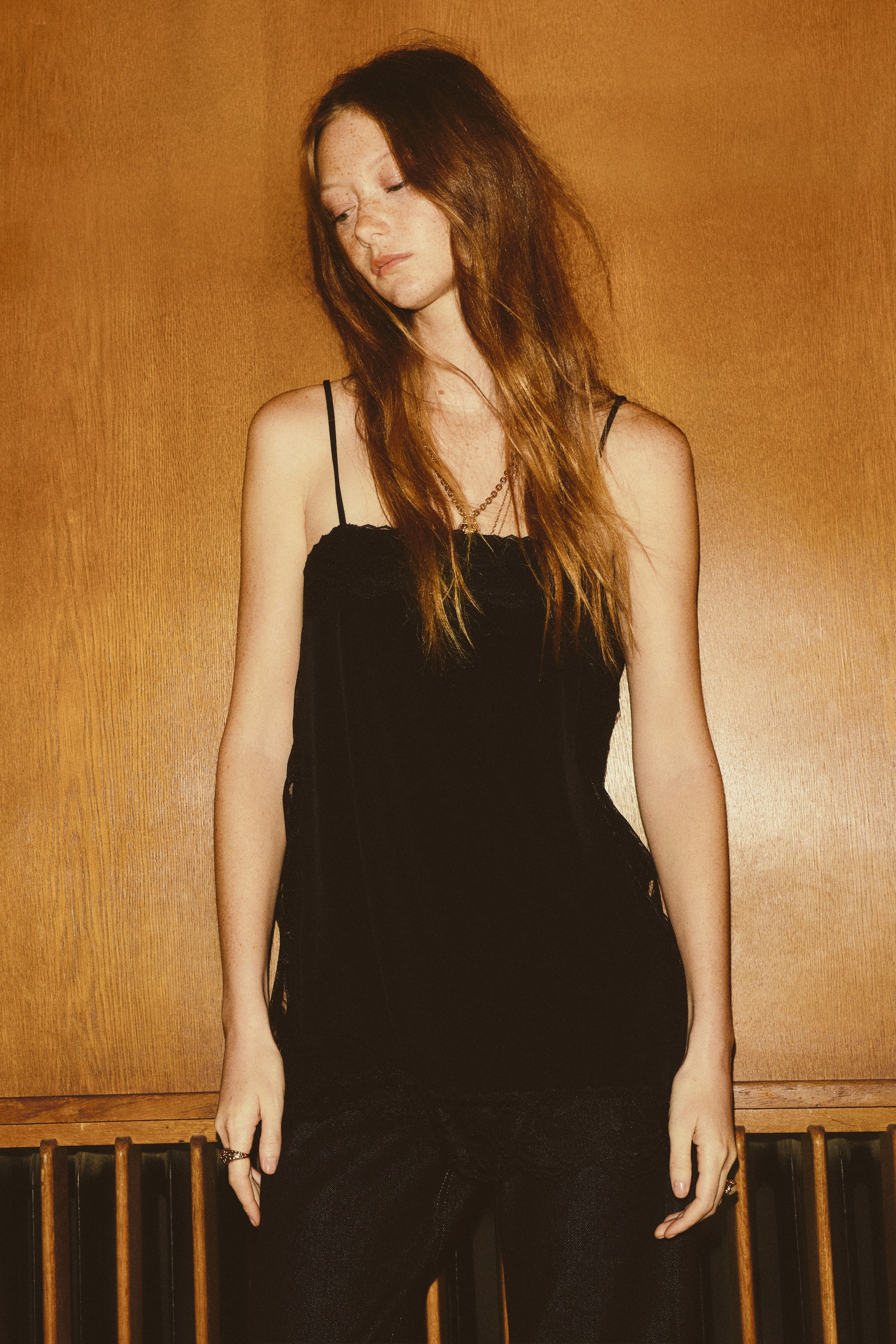 蕾絲飾邊細肩帶上衣 - 黑色