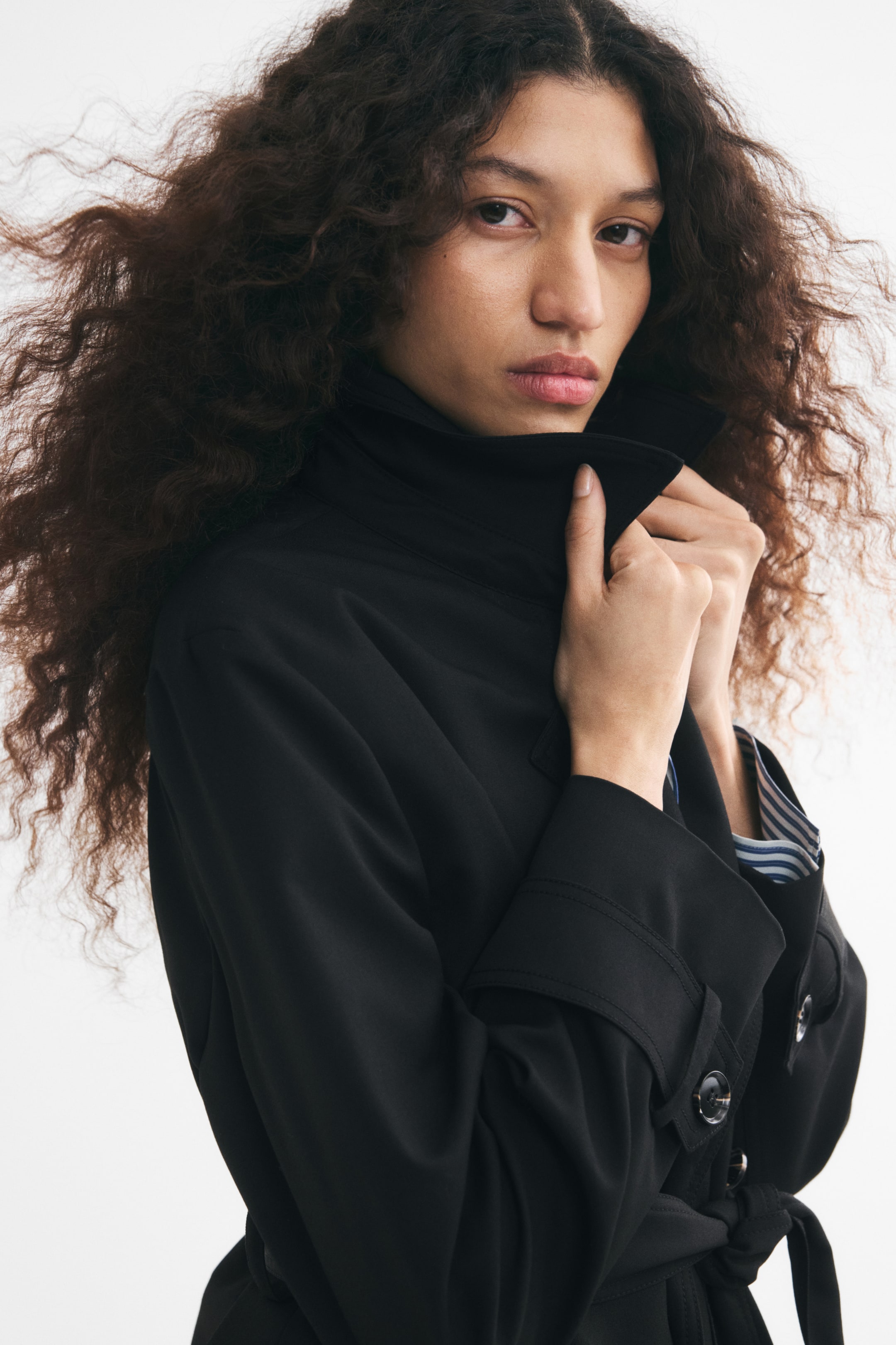 Женские куртки H&M Knee-Length Twill Trench Coat — фото 5