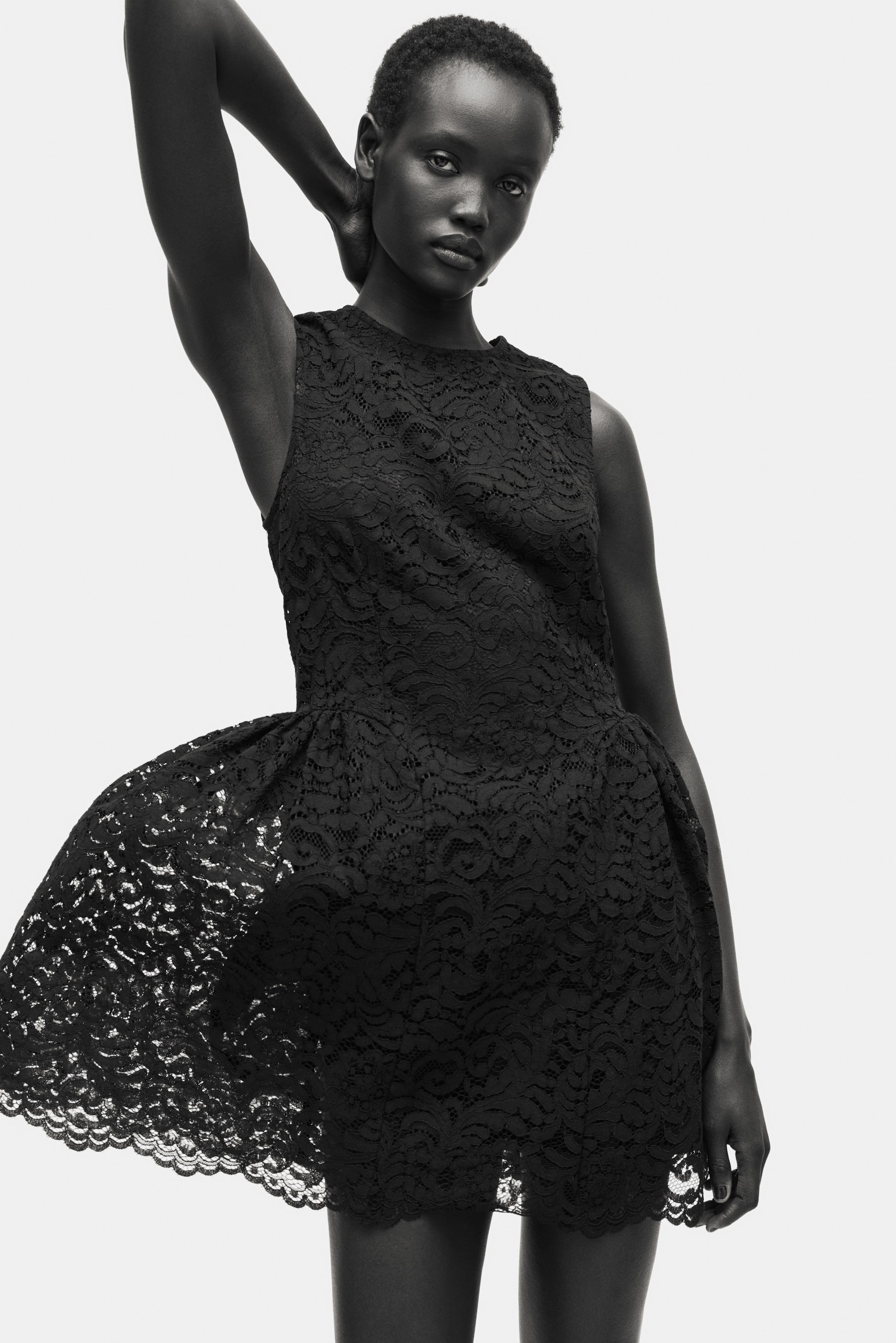 拡大画像を表示: フレアスカート レースワンピース - ブラック - レディース | H&M JP 1