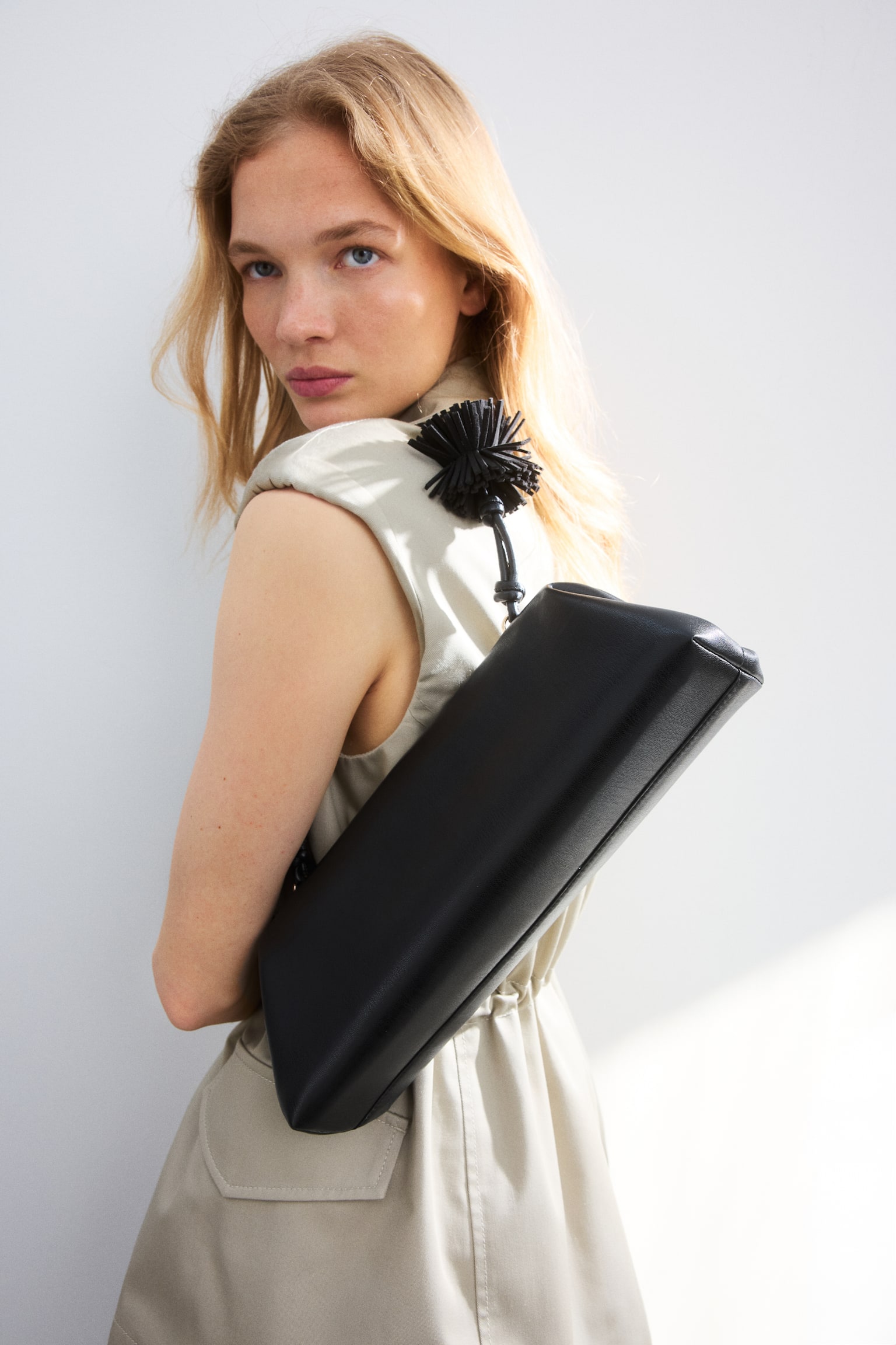 Pompom-detail shoulder bag - 1