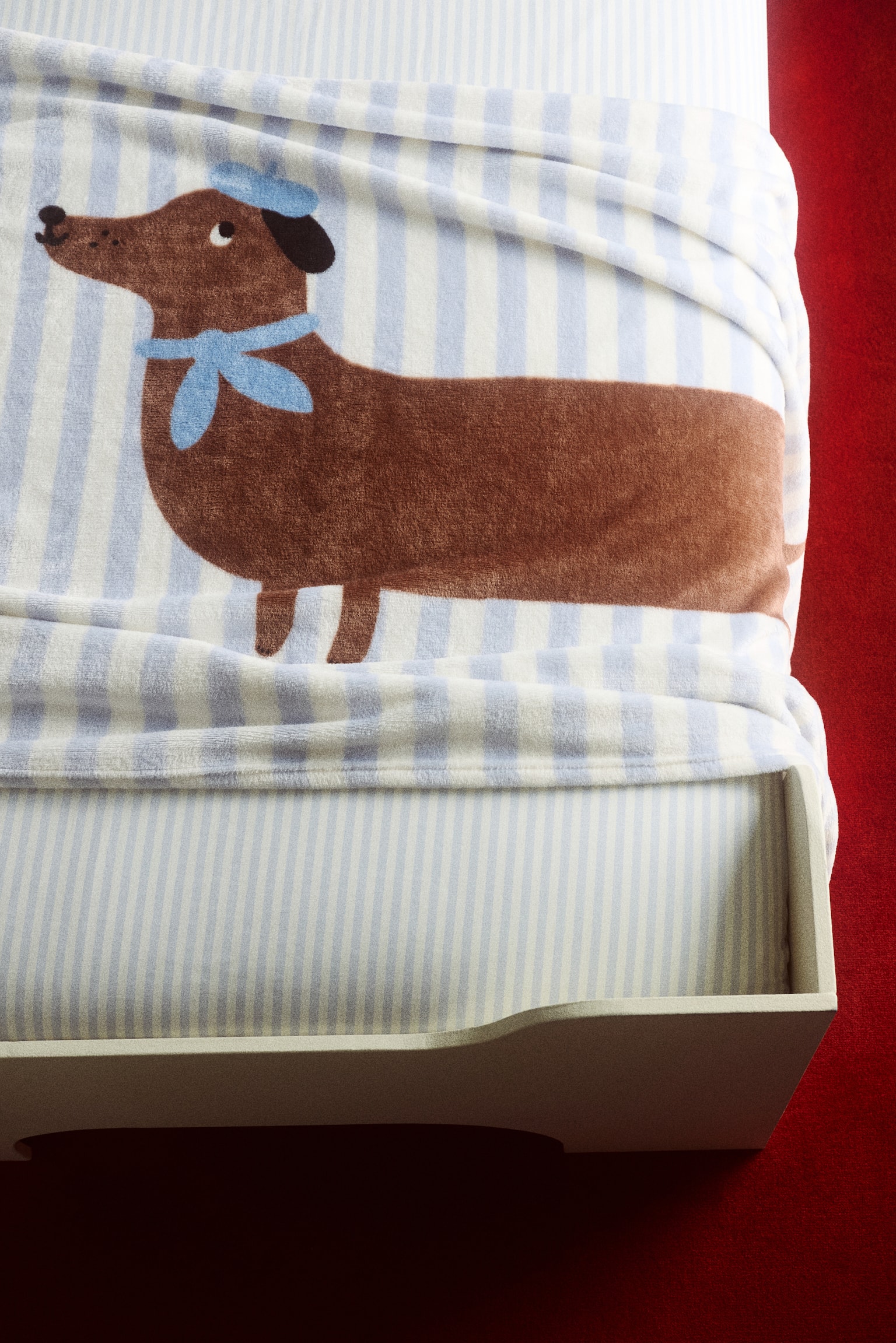 Patterned fleece blanket - Pale blue/Dachshund/Light beige/Dinosaurs/Light green/Vehicles/Beige/Croissants/Light beige/Unicorns/Light pink/Cherries - 1