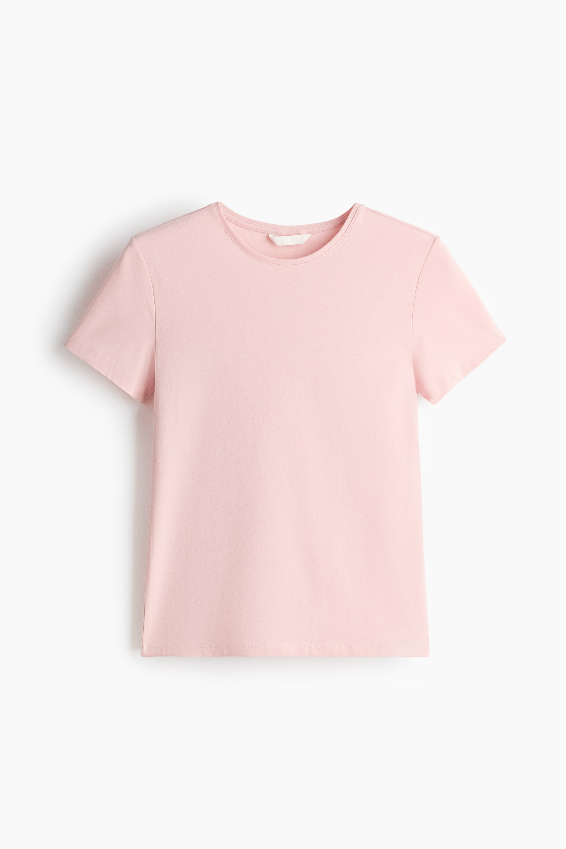 查看大圖: 修身粉紅色T恤正面朝向，展示圓領配細邊飾與短袖。衣身採直裁下擺，領後可見淺色衣標。