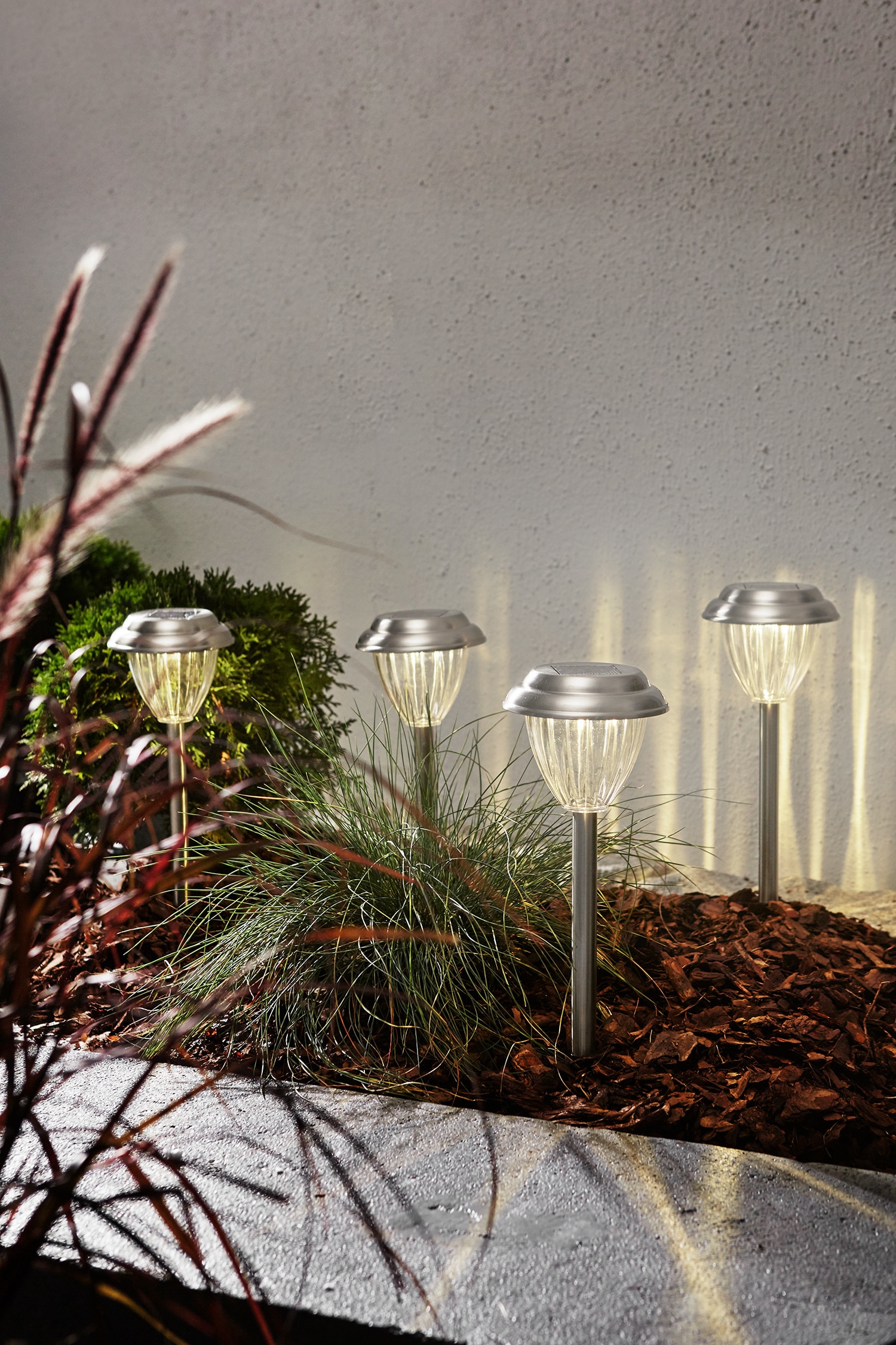Aurinkokennovalaisin Pihalle Palma 4 Kpl - Hopea