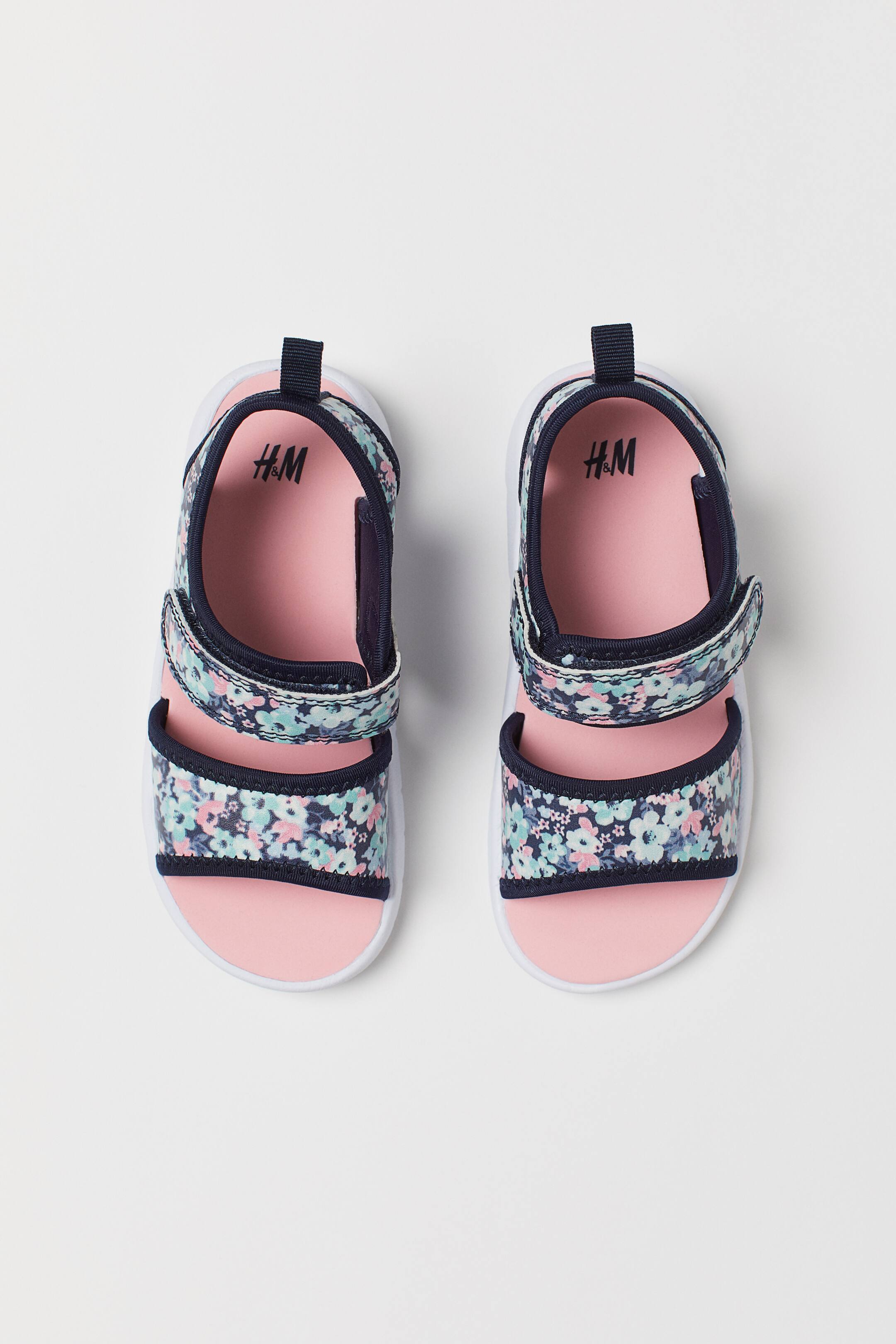 Größeres Bild ansehen: Sandalen - Dunkelblau/Geblümt - Kids | H&M DE 1
