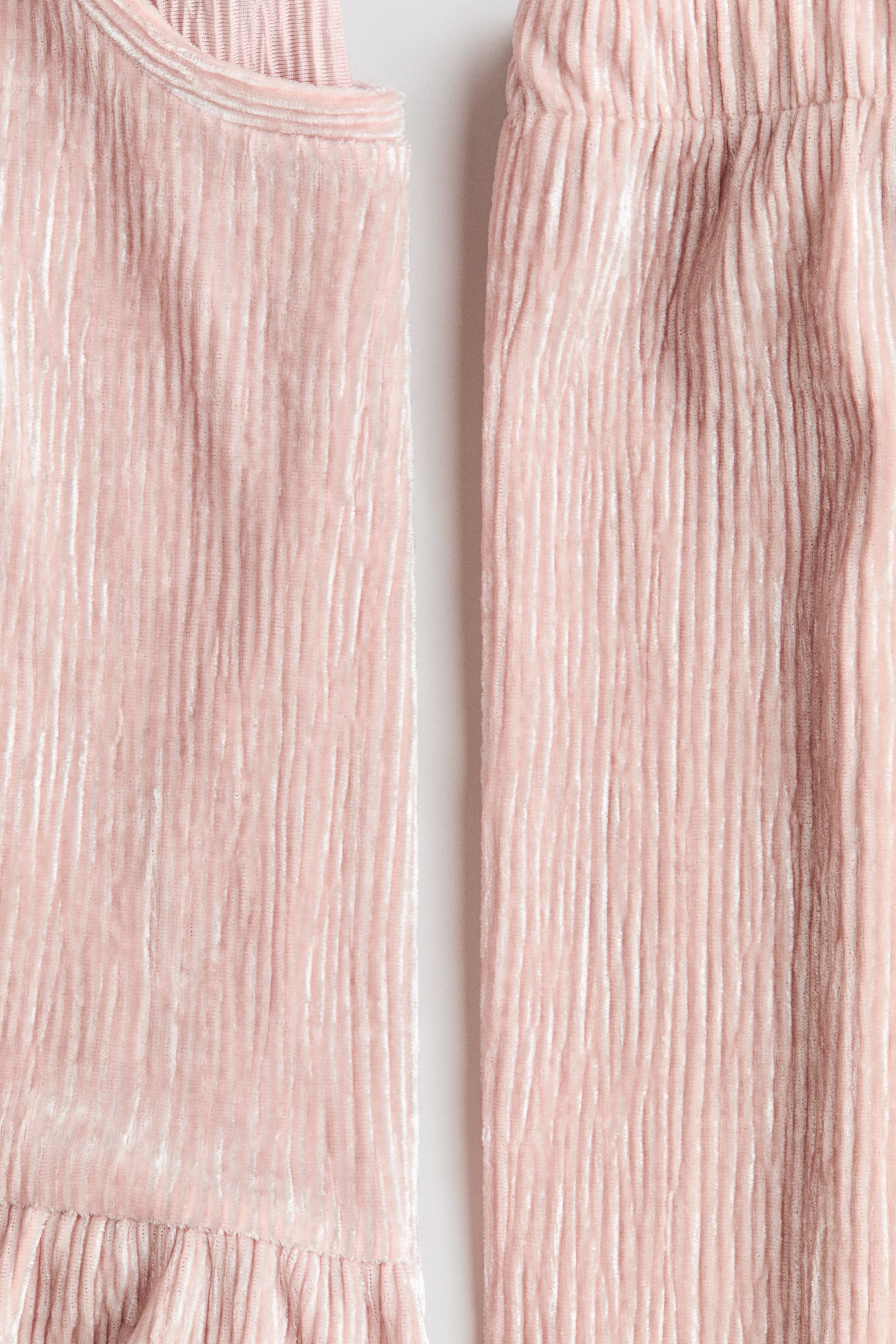 Vis større bilde: 2-delt sett i krinklet velur - Lys rosa - BARN | H&M NO 2