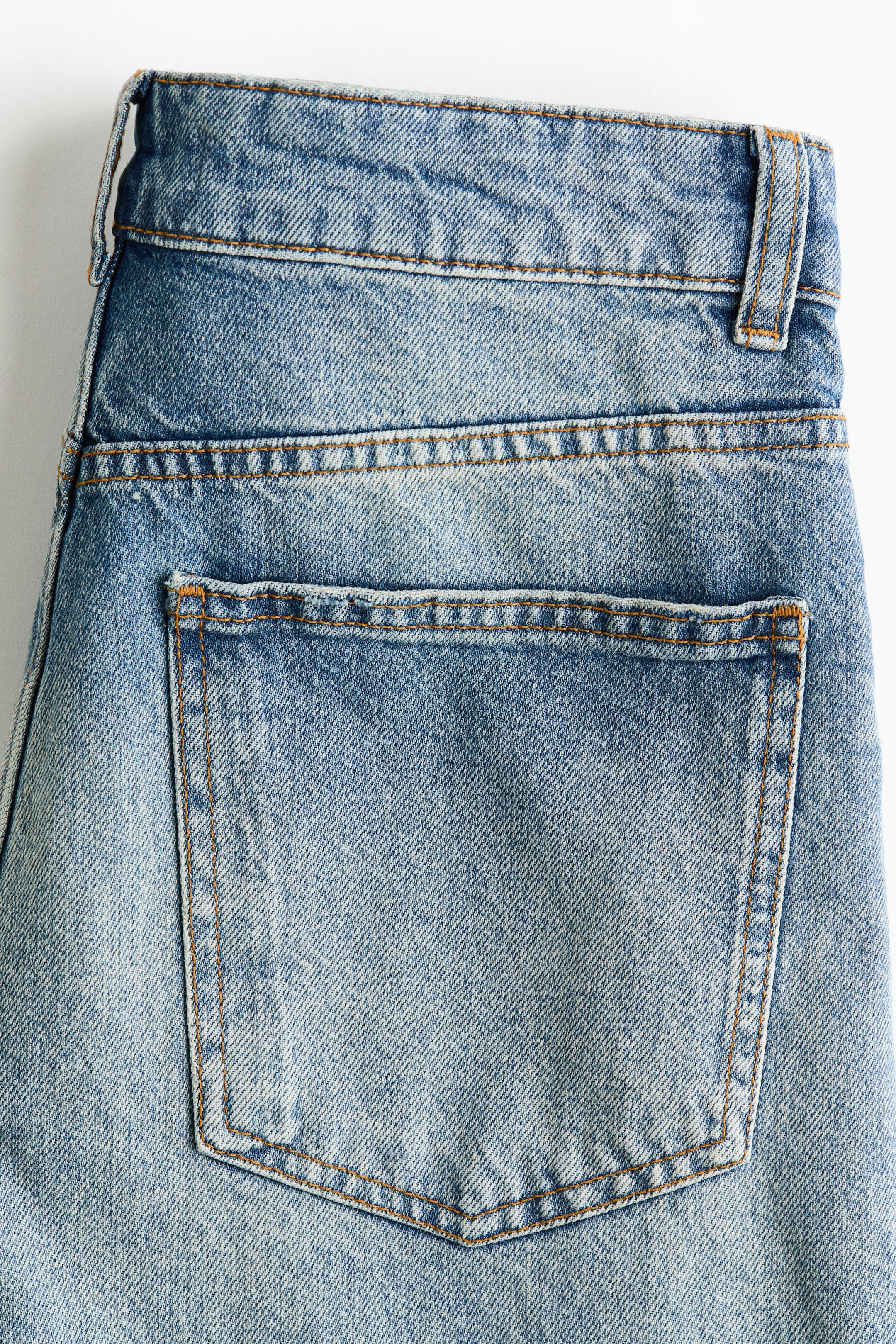 Barrel-Leg High-Waist Jeans