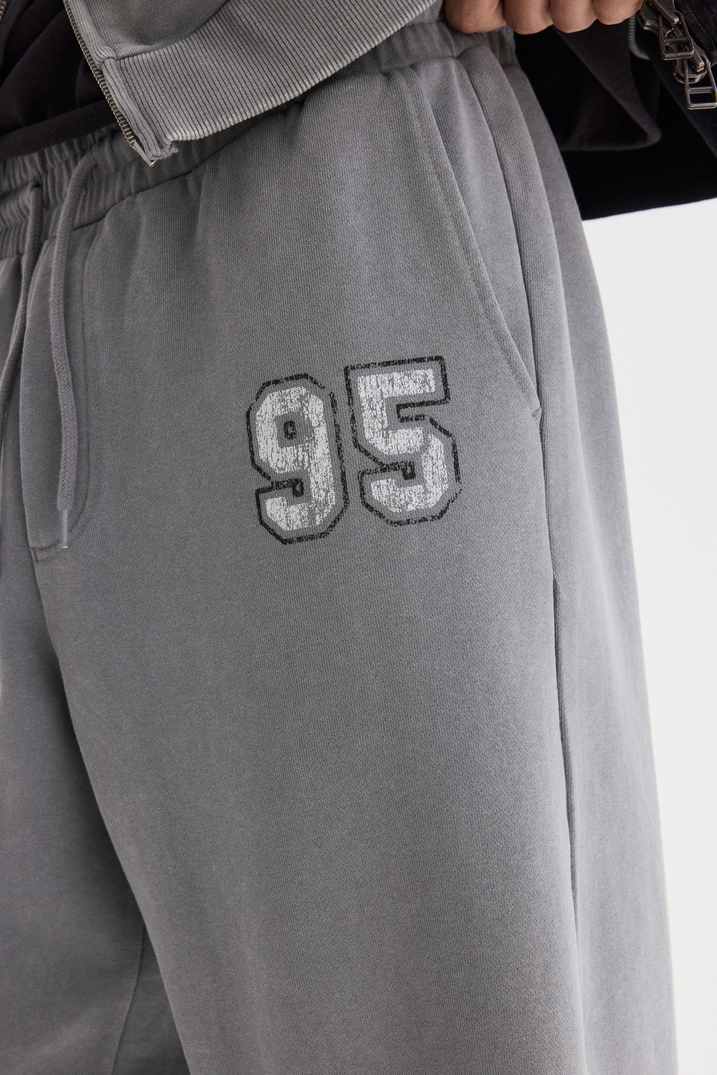 Relaxed-Fit Sweatpants by H&M