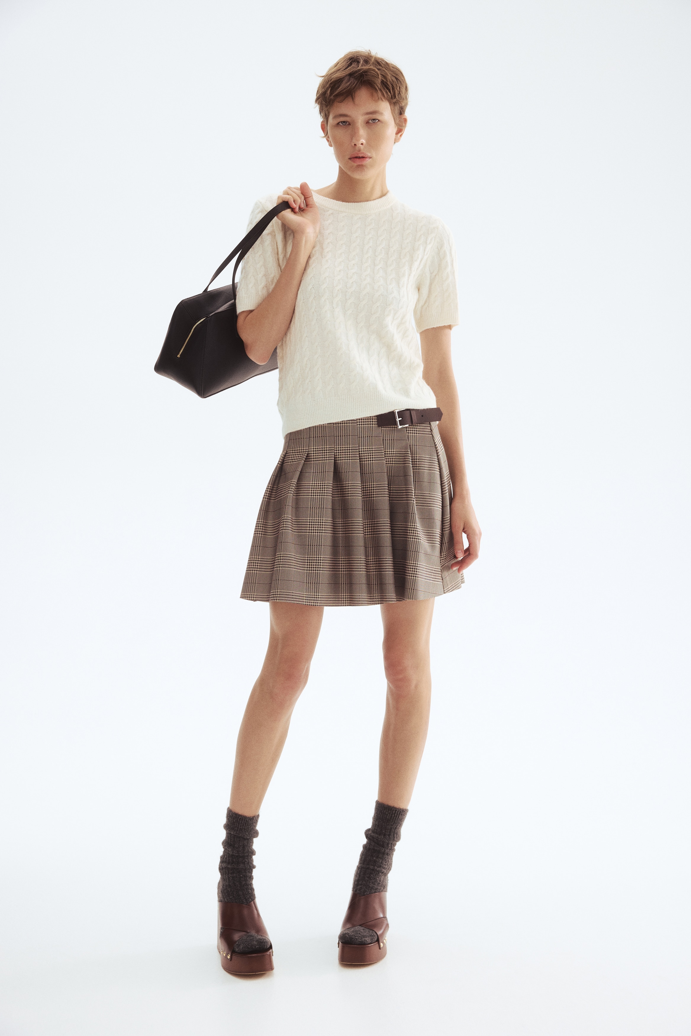 Cable-knit jumper