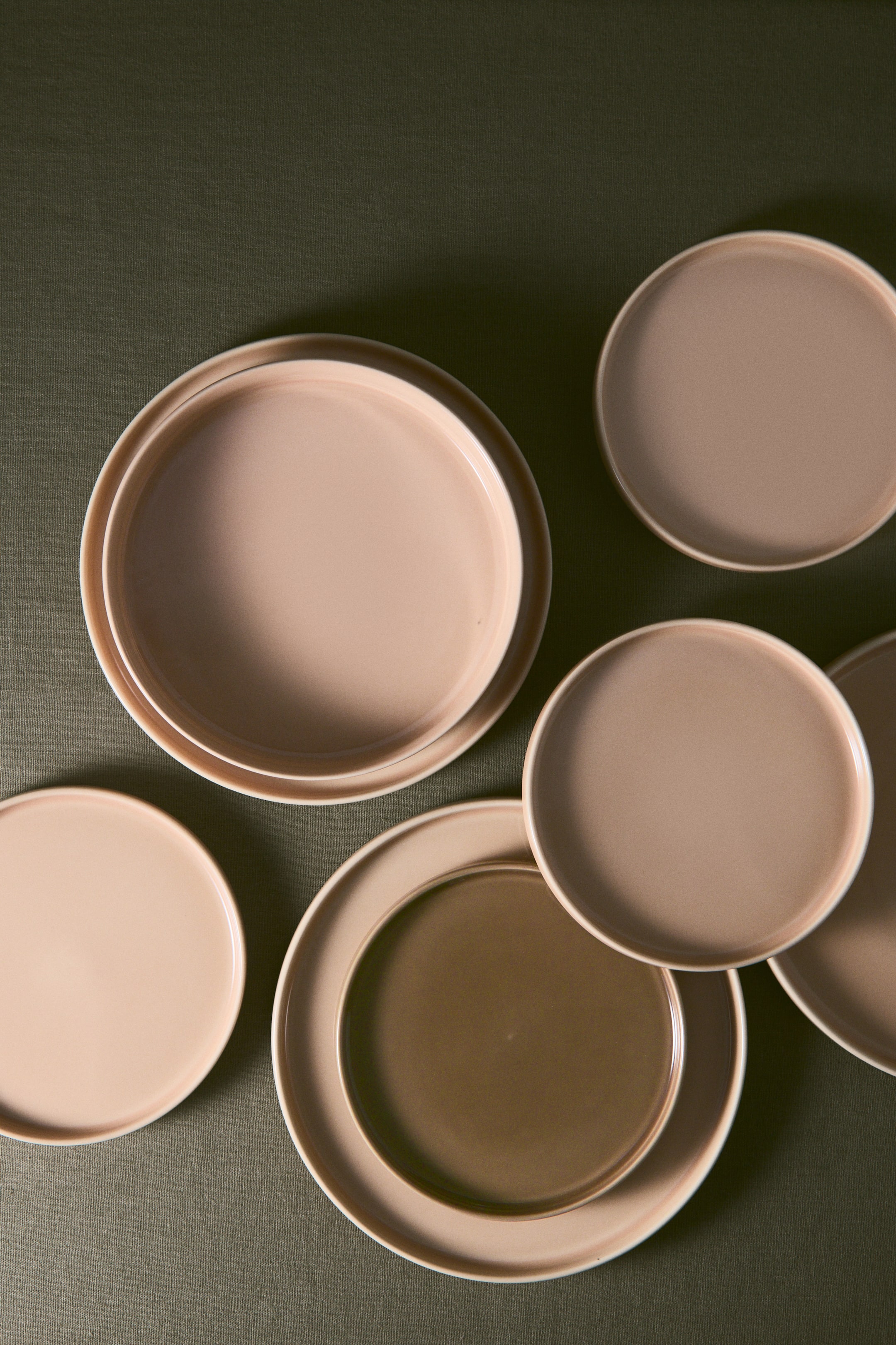 Ver imagen más grande: Pack de 2 platos medianos de gres - Marrón - HOME | H&M ES 1