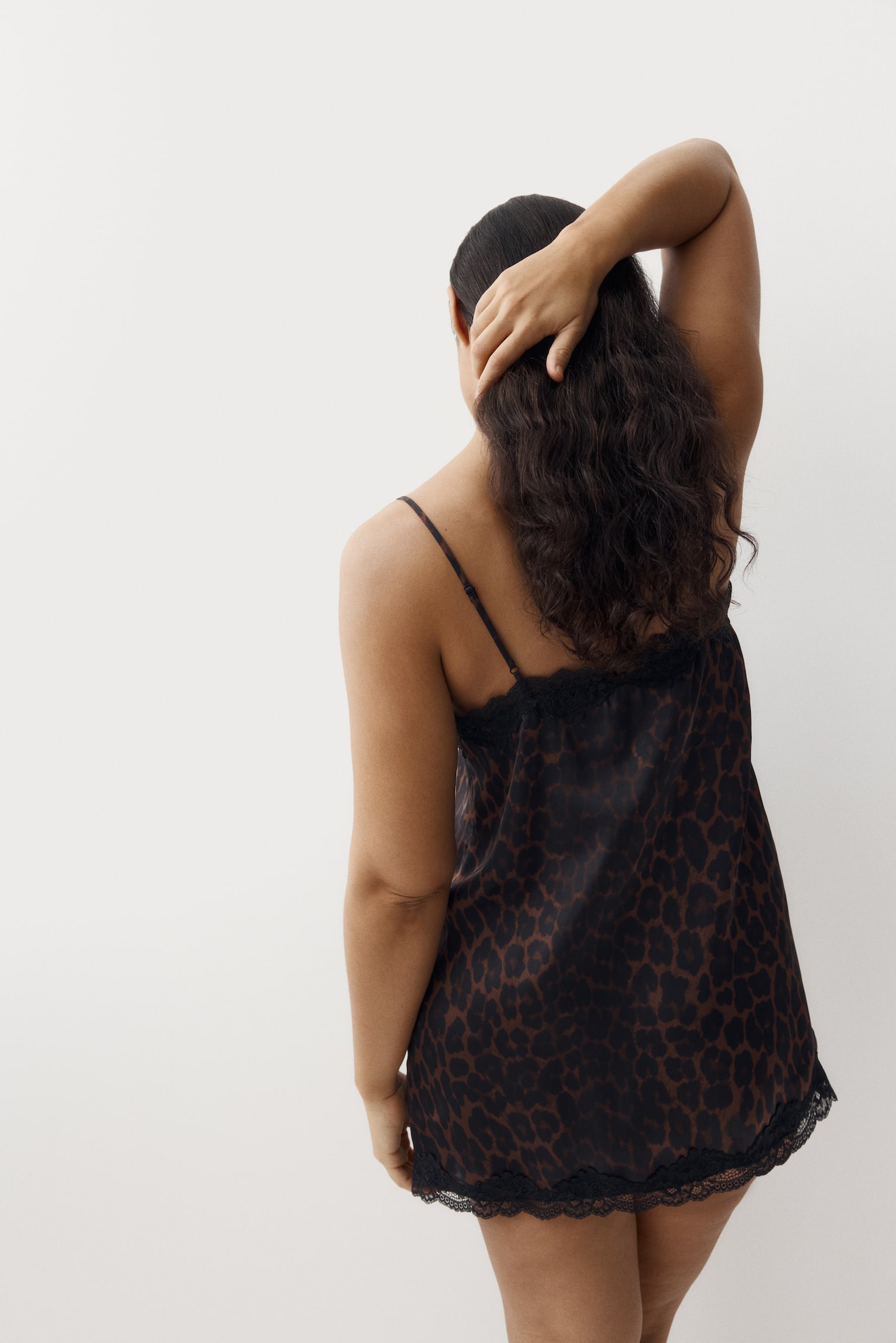 Saténová noční košilka s krajkovými lemy - Tmavě hnědá/leopardí potisk - 4