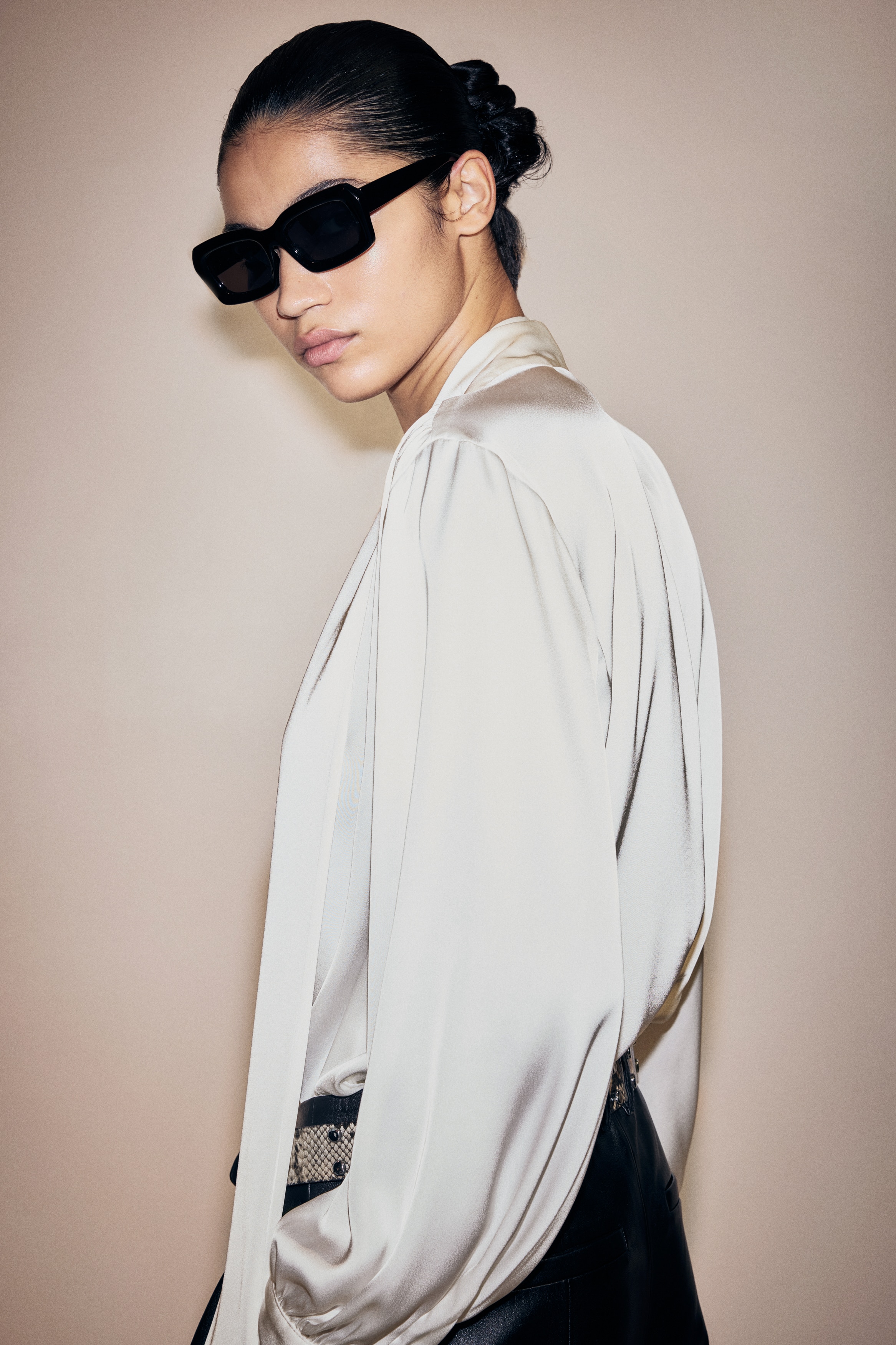 H & M - ボウカラー シフォンブラウス - ホワイト H & M - ボウカラー シフォンブラウス - ホワイト