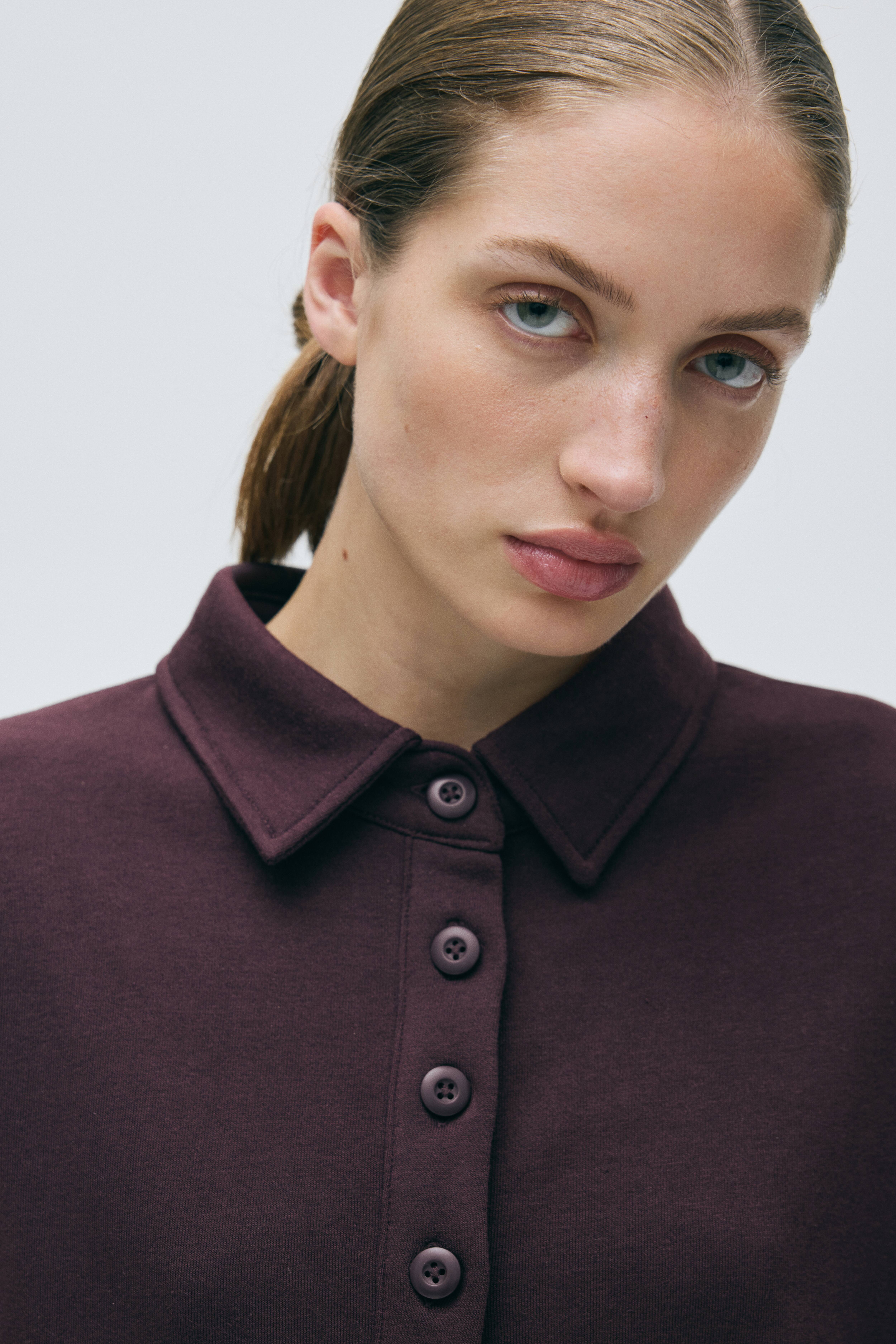 Sweatshirt with Collar