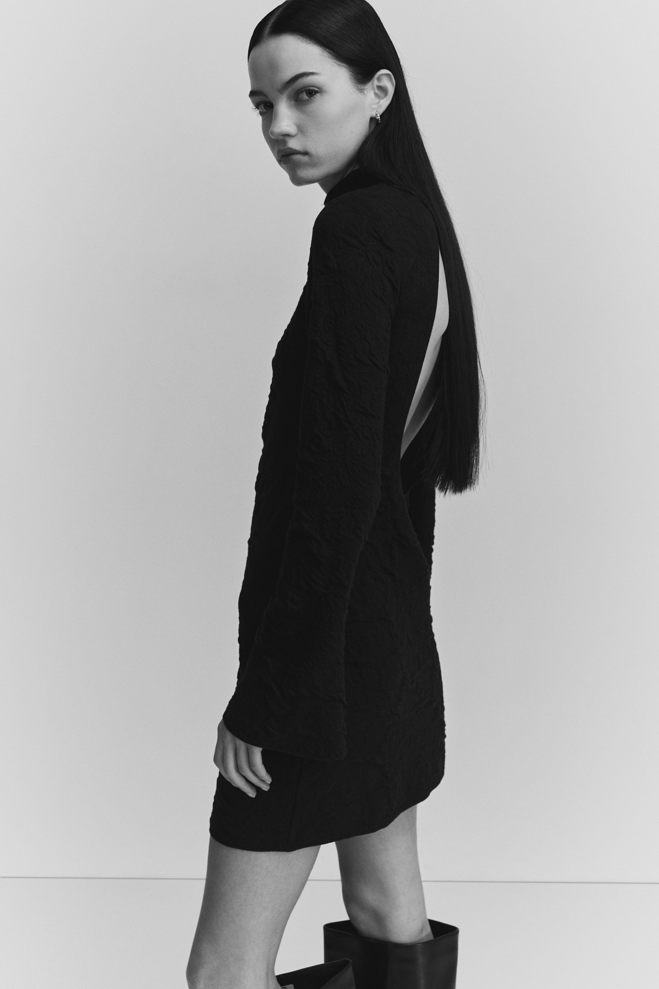 Größeres Bild ansehen: Open-back dress - Schwarz - Ladies | H&M DE 3