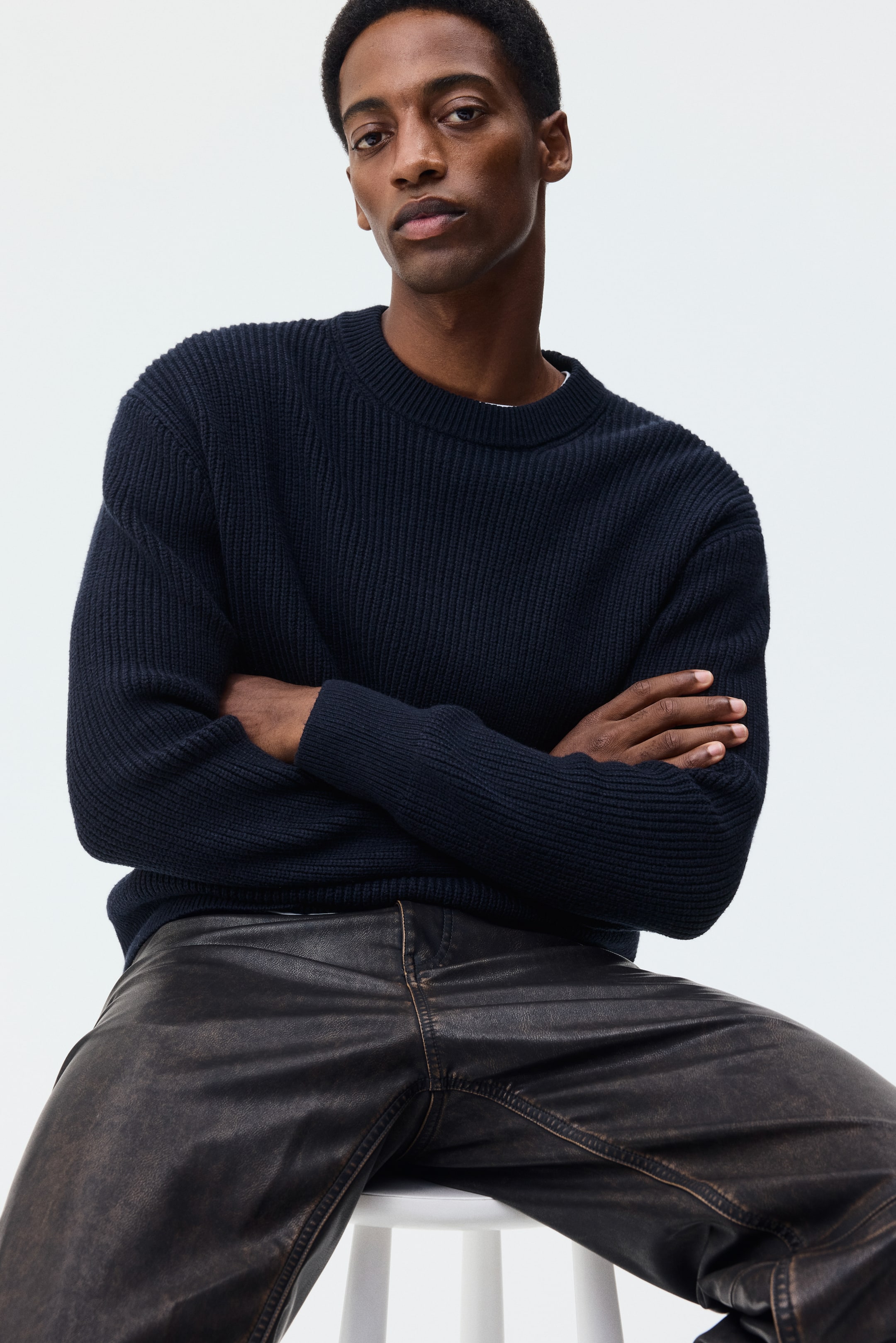 View larger image: Relaxed Fit Knitted jumper - Navy blue - Men | H&M IN 3