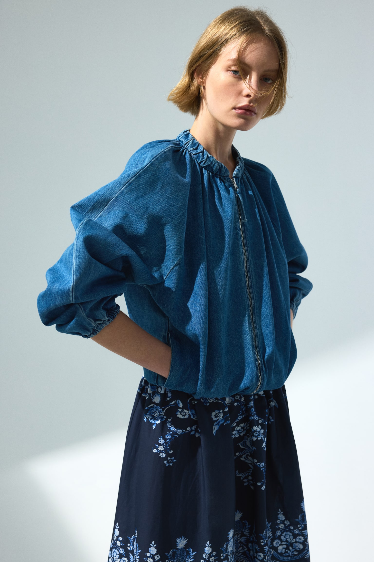 שמלת כותנה עם כתפיות נקשרות - כחול נייבי/פרחוני - 3