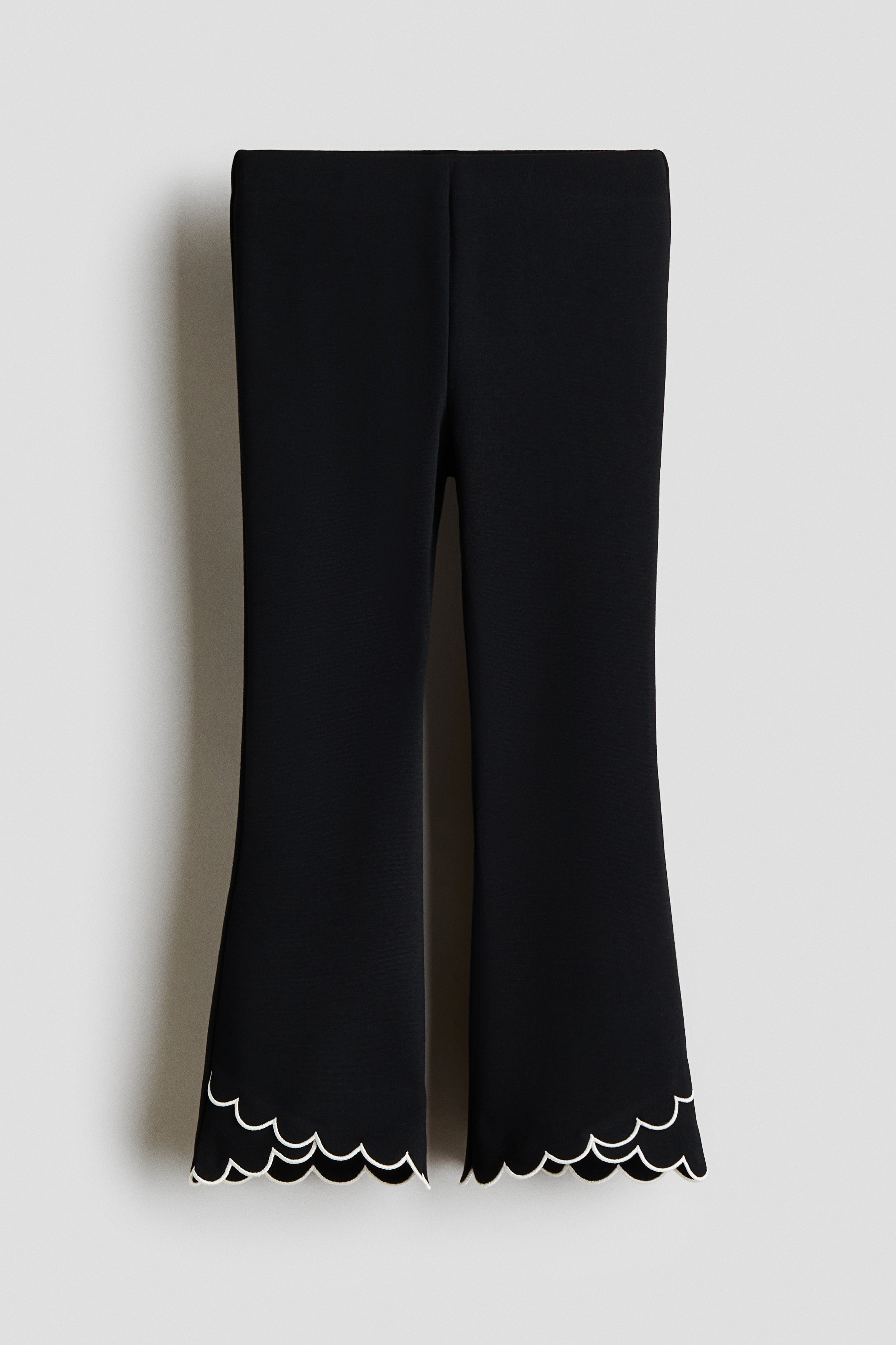 Scalloped-hem flared leggings - Black/Cream