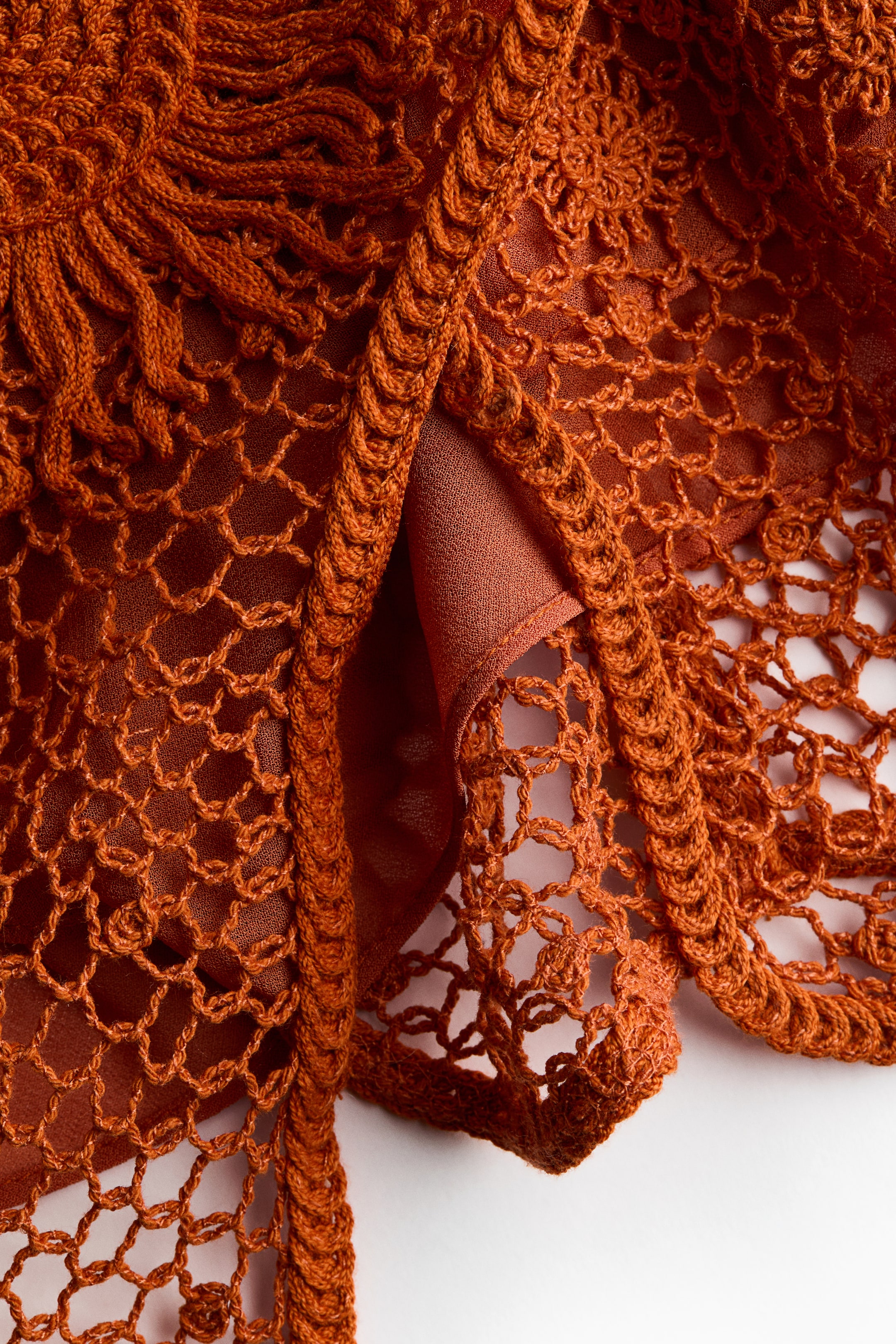 Robe d’aspect crochet avec volants plissés