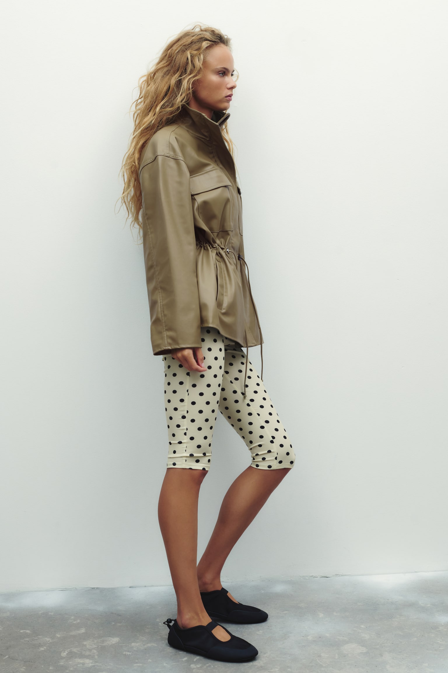 Женская куртка H&M Oversized Drawstring-Detail, цвет: Серо-коричневый — фото 5