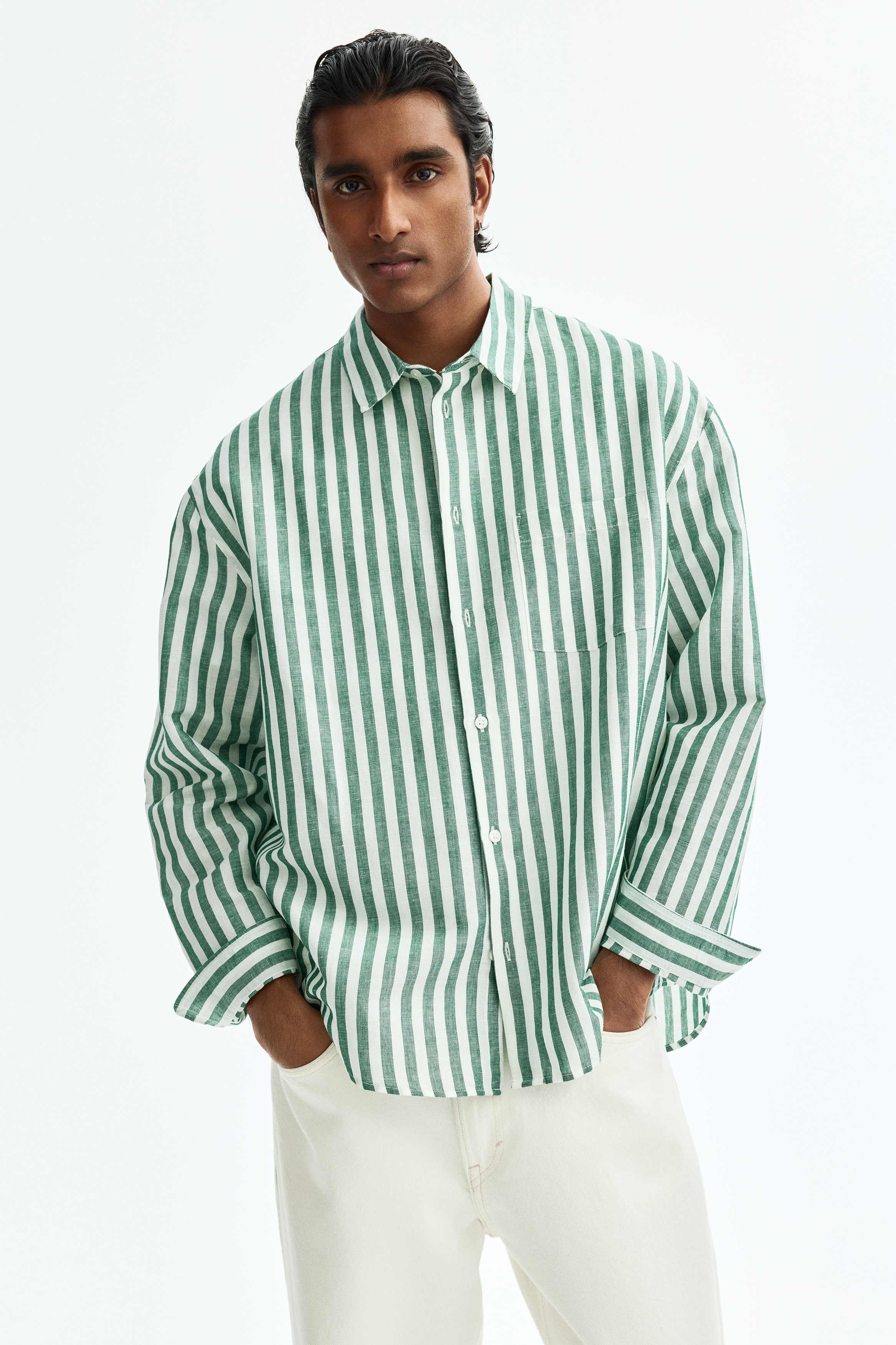 Camisa Relaxed Fit en mezcla de linoModelo