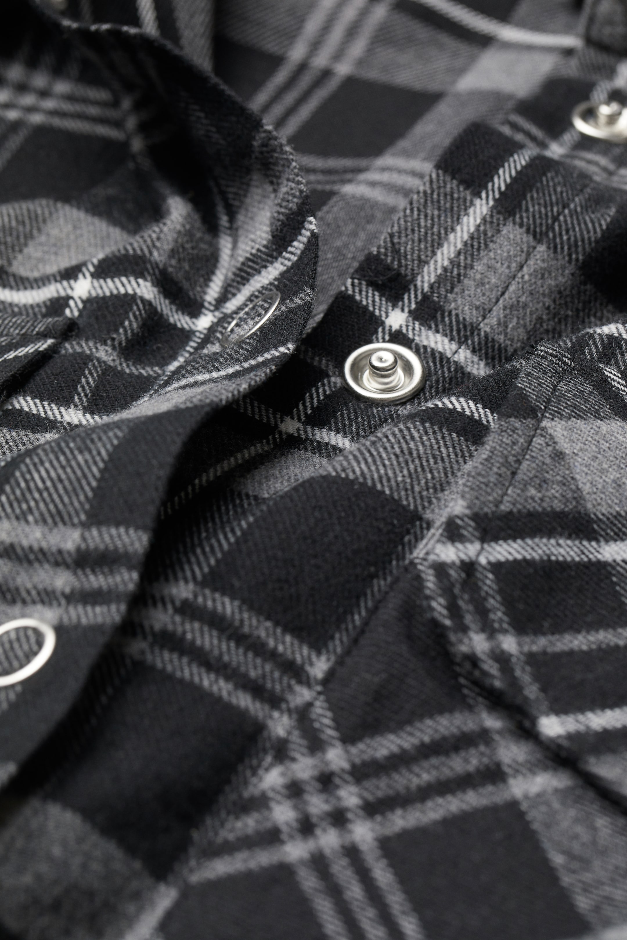 Zobraziť väčší obrázok: Voľná košeľa - Tmavosivá/károvaná - ŽENY | H&M SK 2